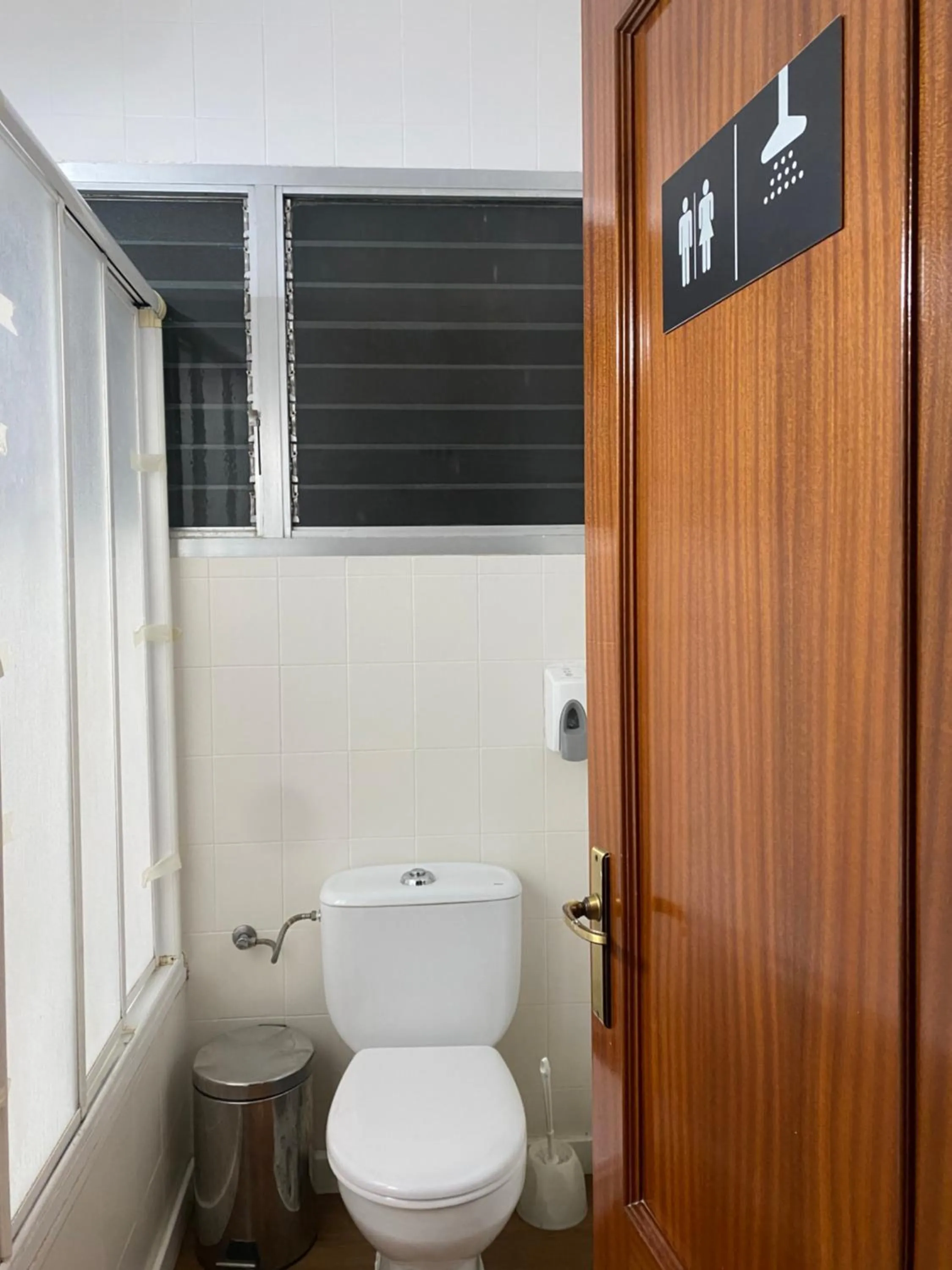 Toilet in HOSTAL GALICIA CARDEDEU