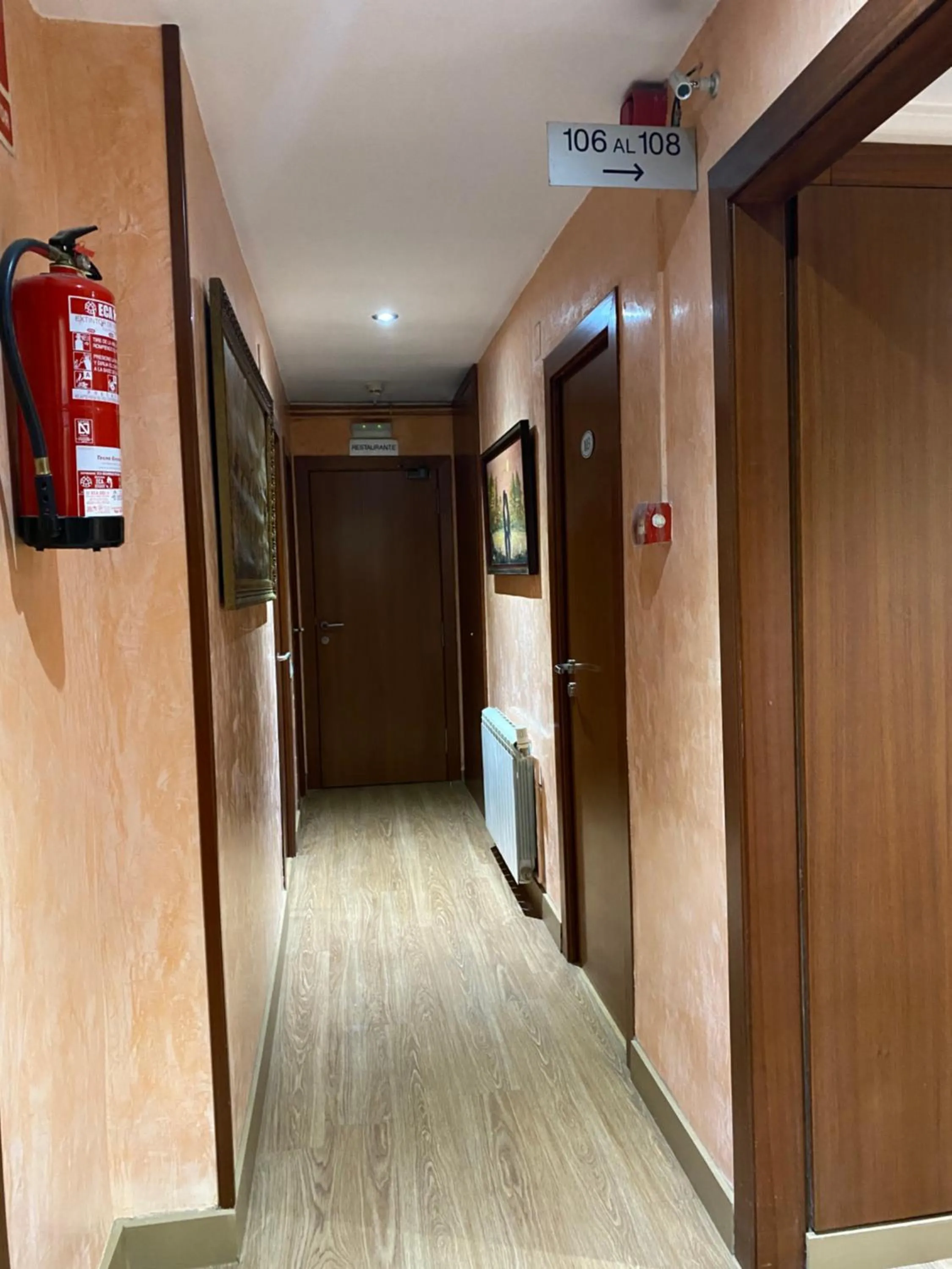 Property building in HOSTAL GALICIA CARDEDEU