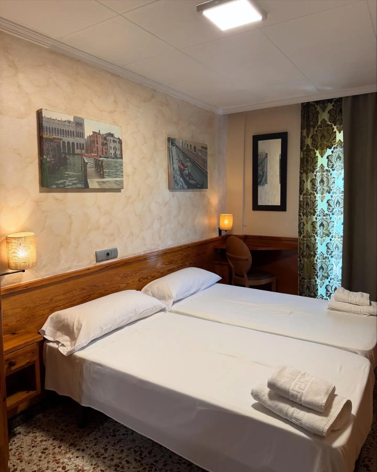 Bed in HOSTAL GALICIA CARDEDEU