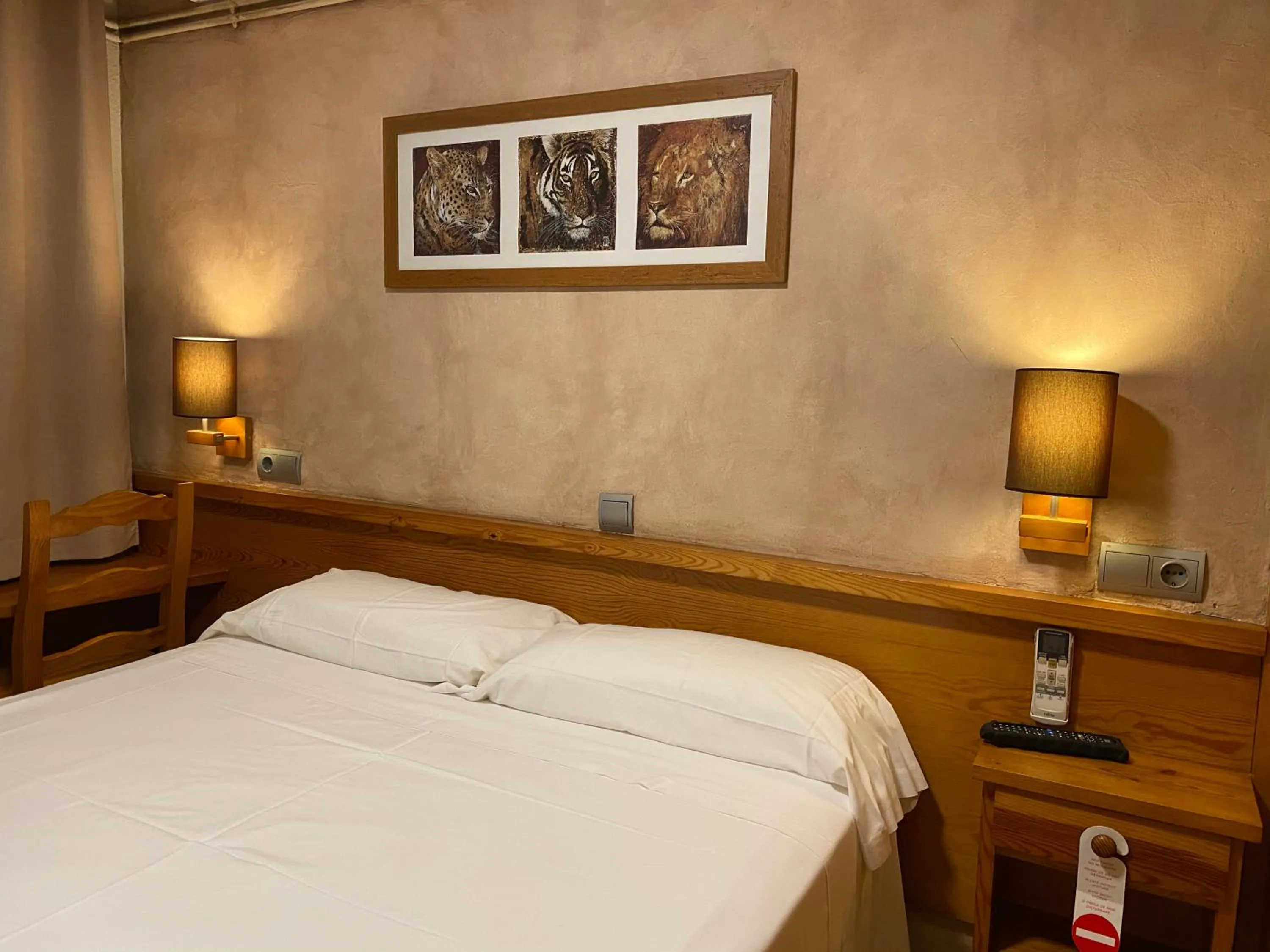 Bed in HOSTAL GALICIA CARDEDEU