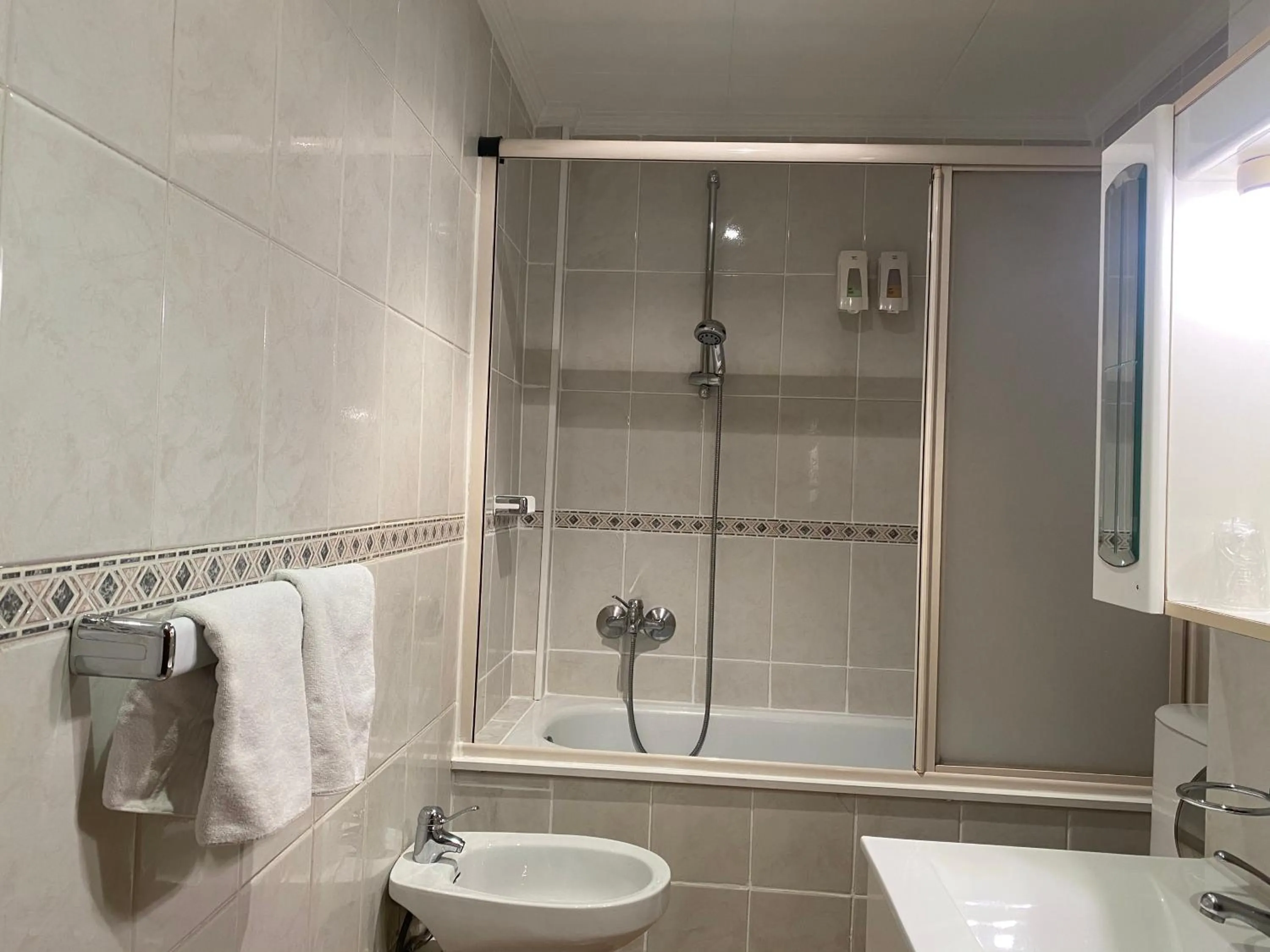 Bathroom in HOSTAL GALICIA CARDEDEU