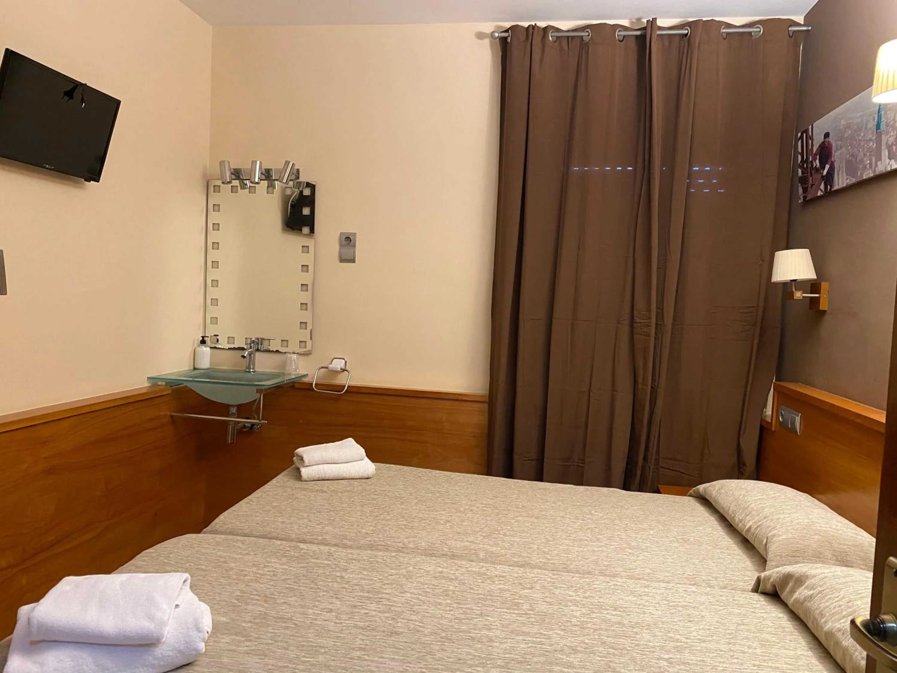 Bed in HOSTAL GALICIA CARDEDEU