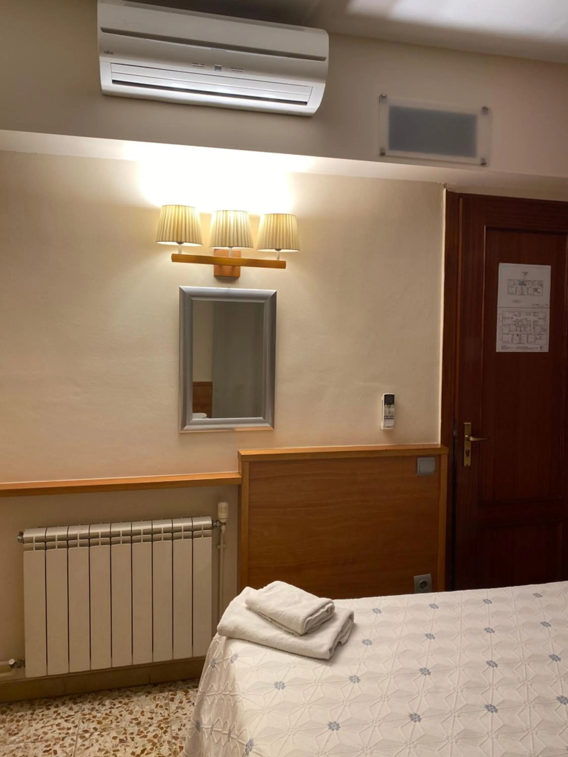 Bed in HOSTAL GALICIA CARDEDEU