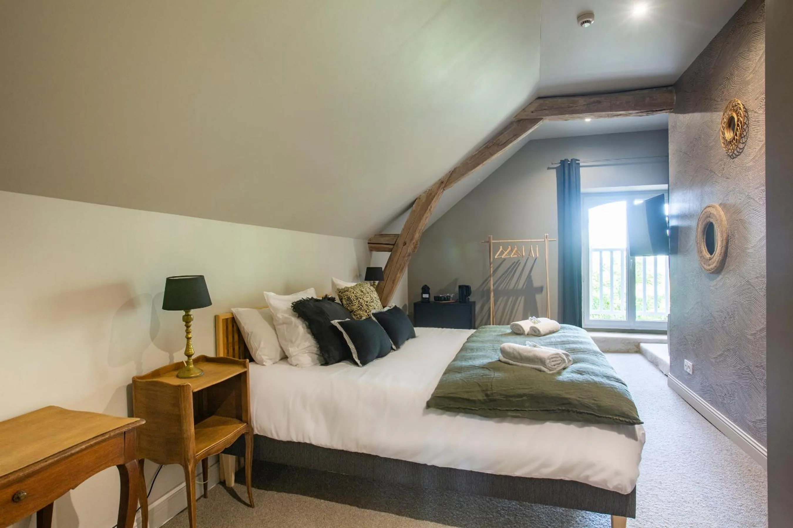 Photo of the whole room, Bed in Le Château des Forges