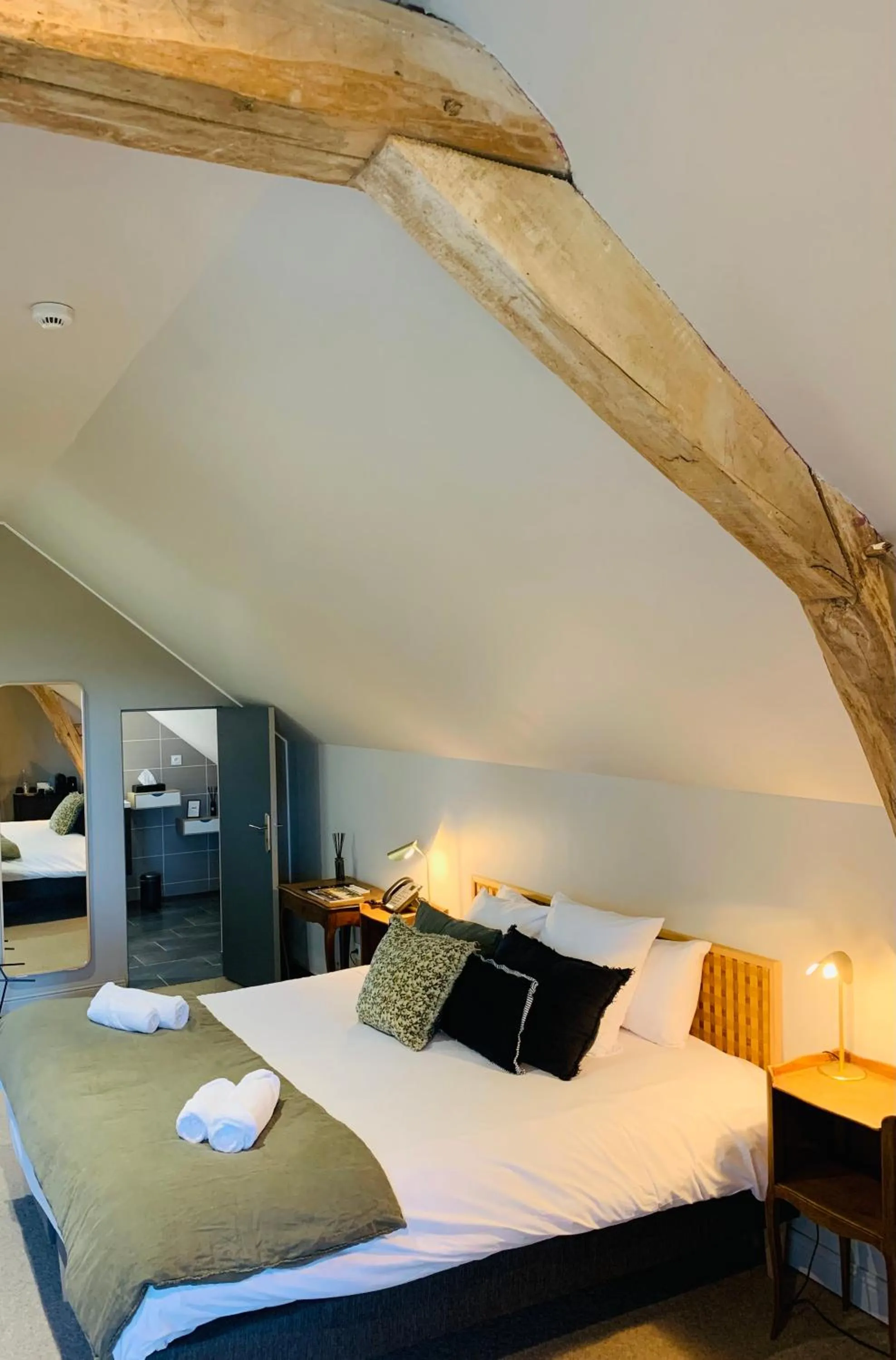 Photo of the whole room, Bed in Le Château des Forges