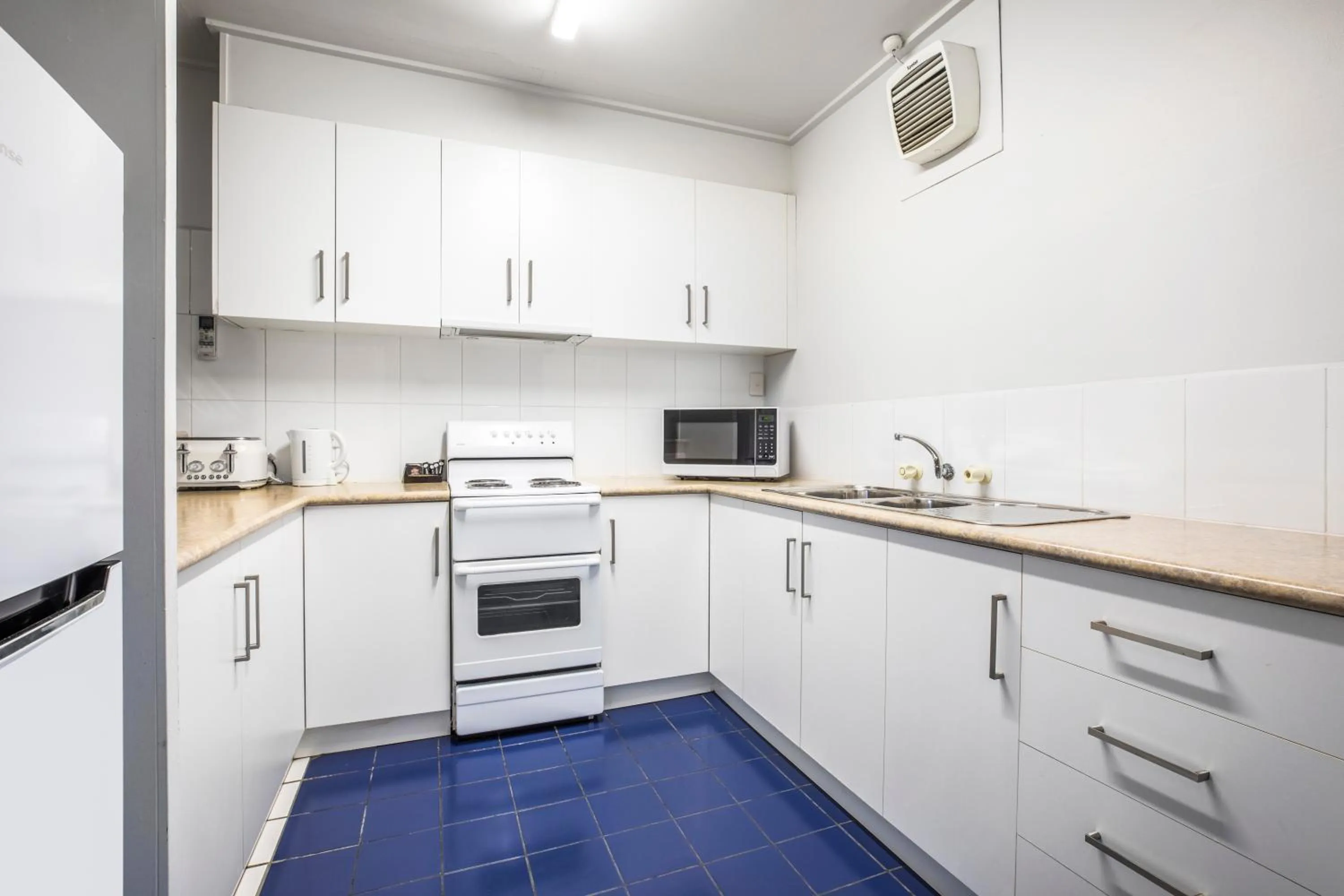 kitchen in Burvale Hotel