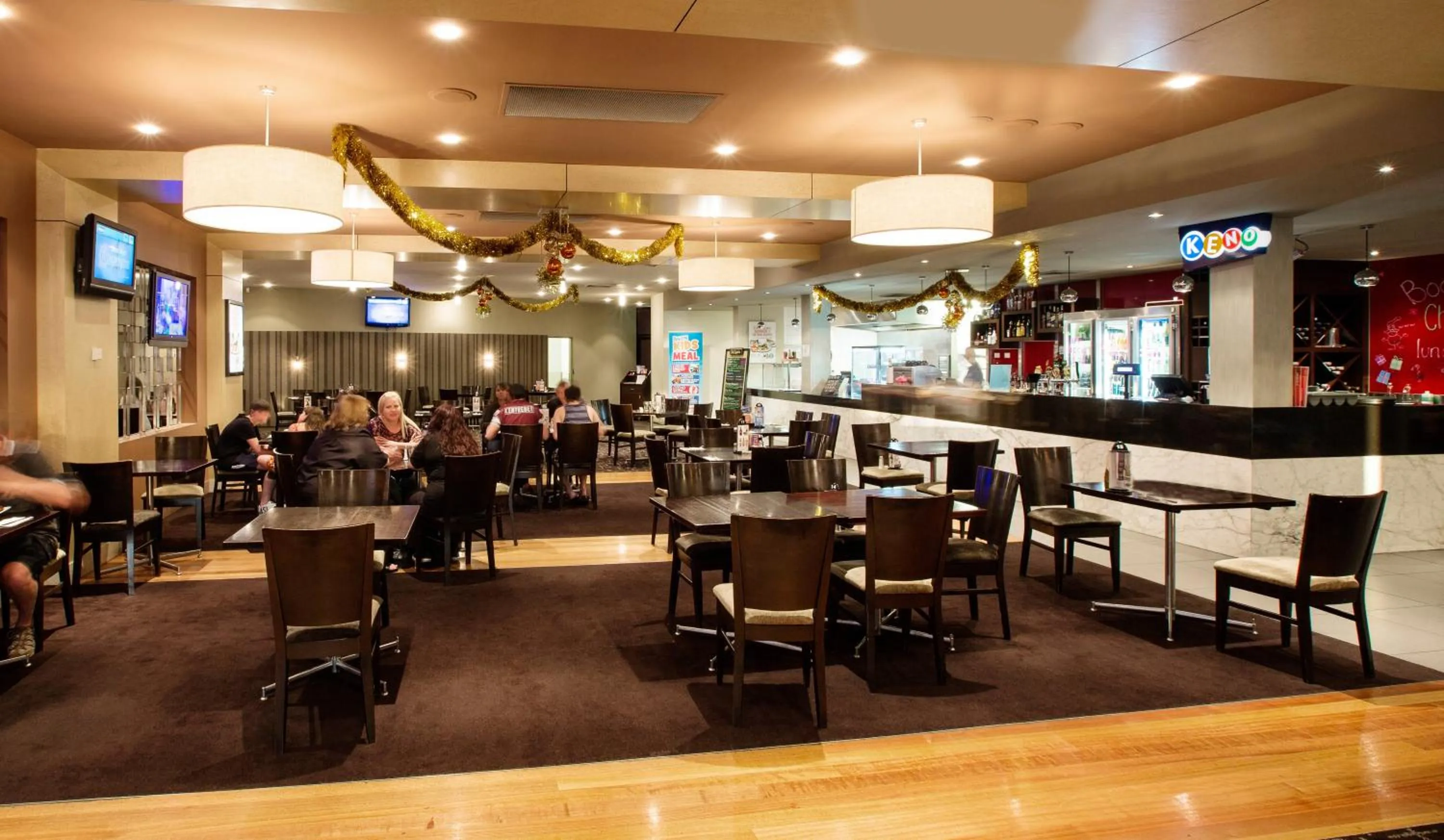 Restaurant/places to eat in Nightcap at Excelsior Hotel