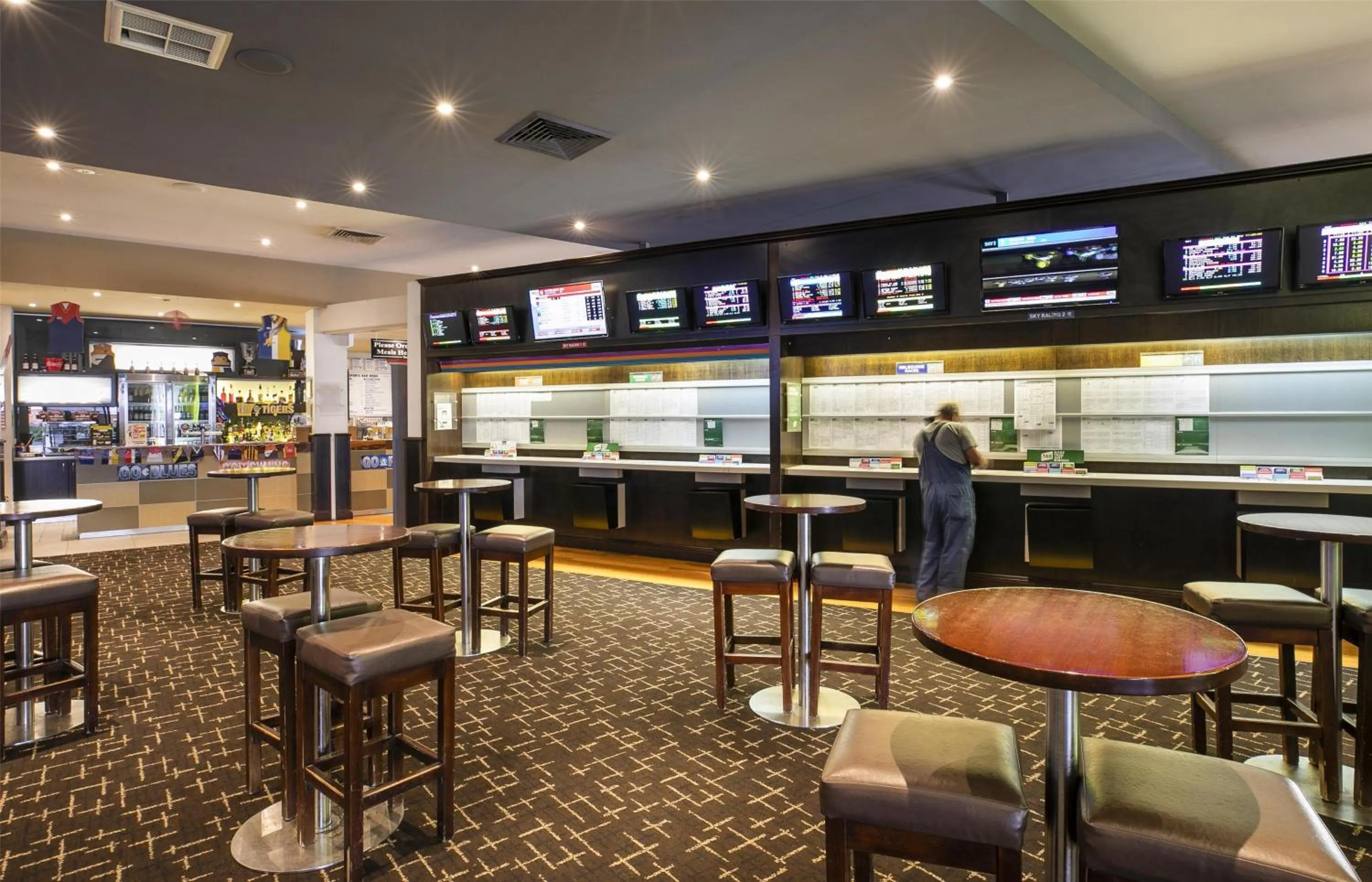 Food and drinks in Nightcap at Excelsior Hotel