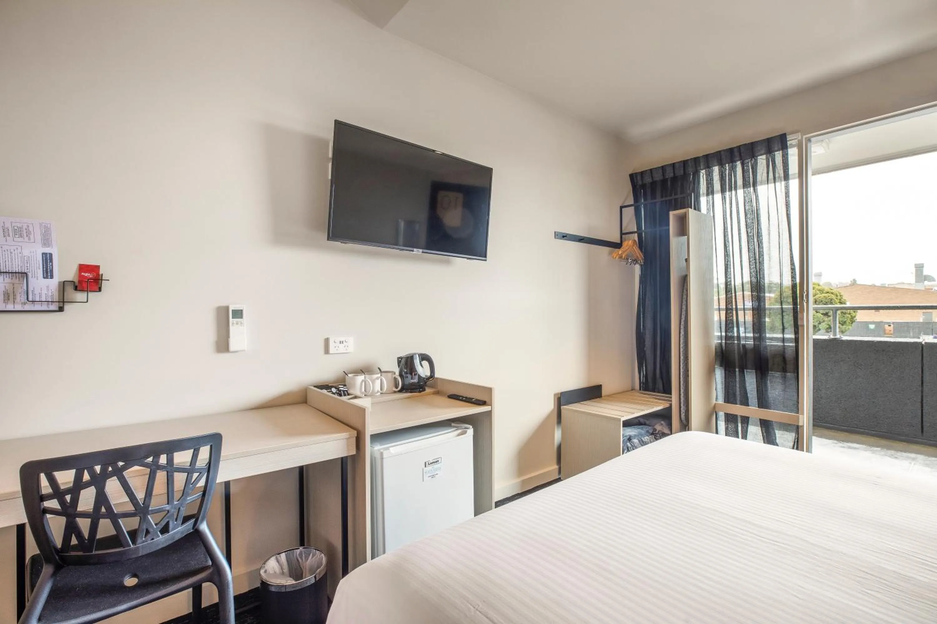 TV and multimedia, Bed in Nightcap at Manhattan Hotel