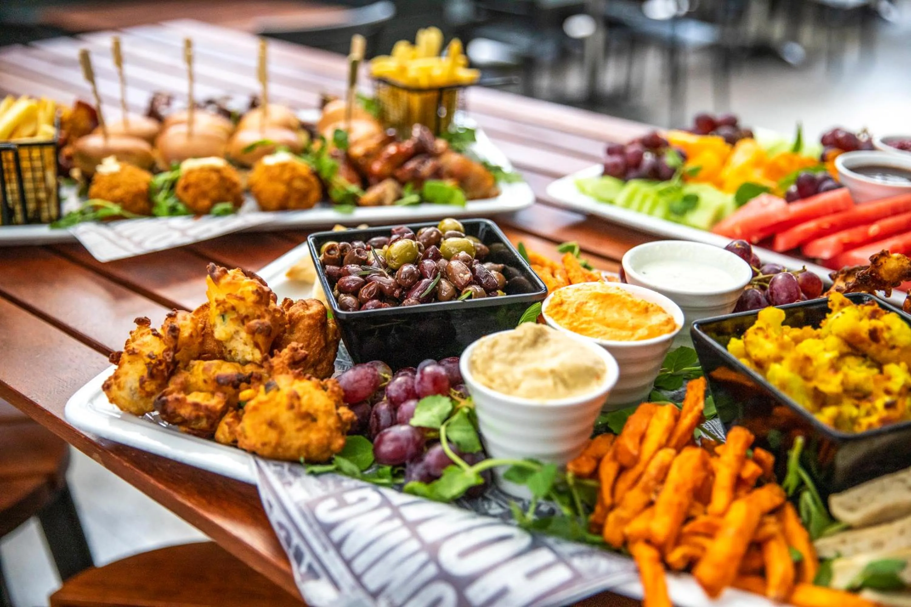 Restaurant/places to eat in Nightcap at Manhattan Hotel