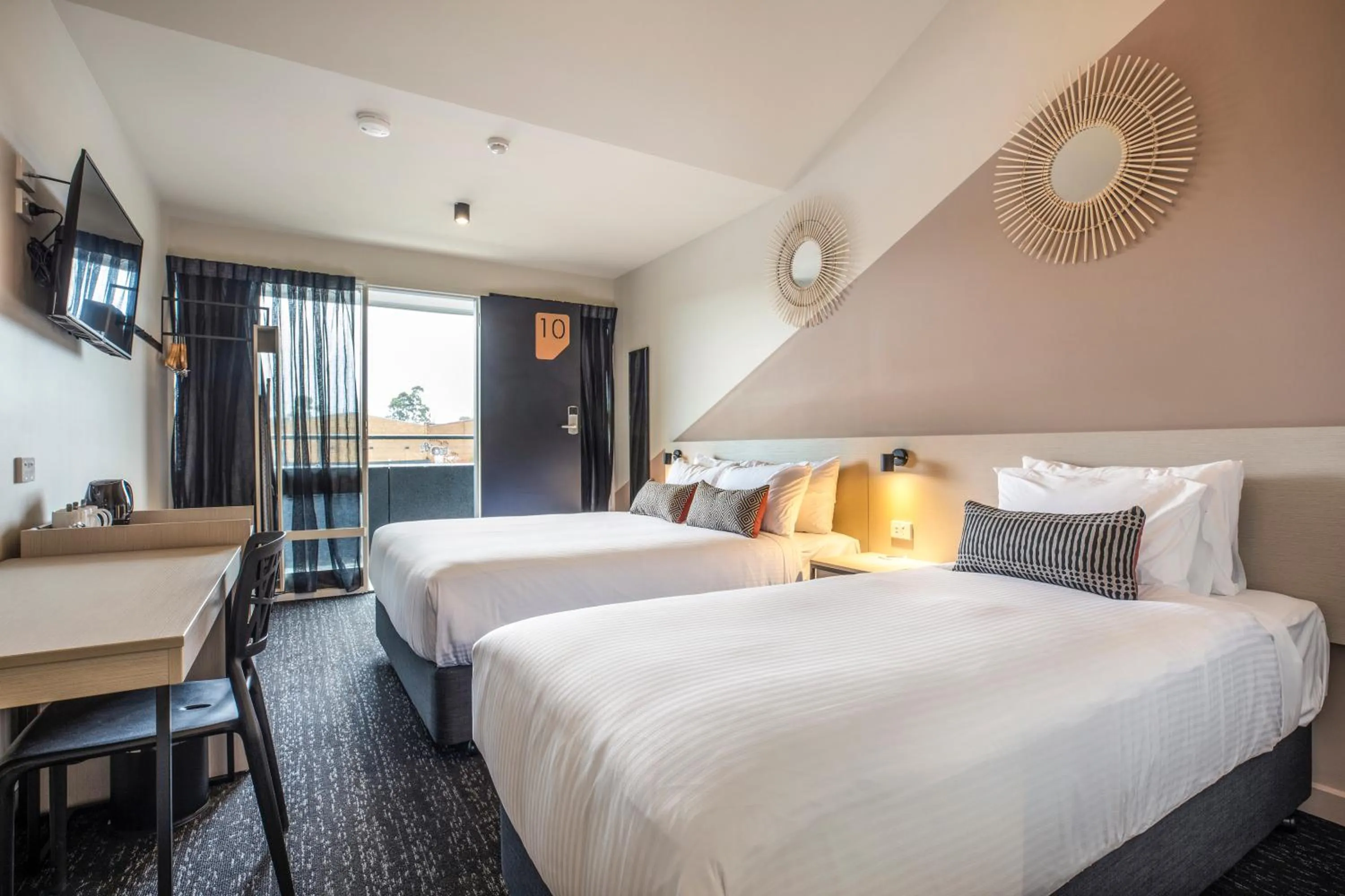 Photo of the whole room, Bed in Nightcap at Manhattan Hotel