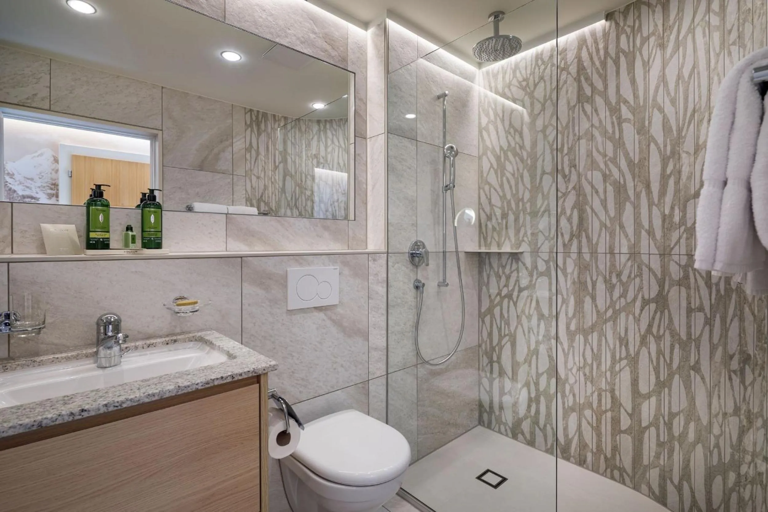 Bathroom in Eiger Mürren Swiss Quality Hotel