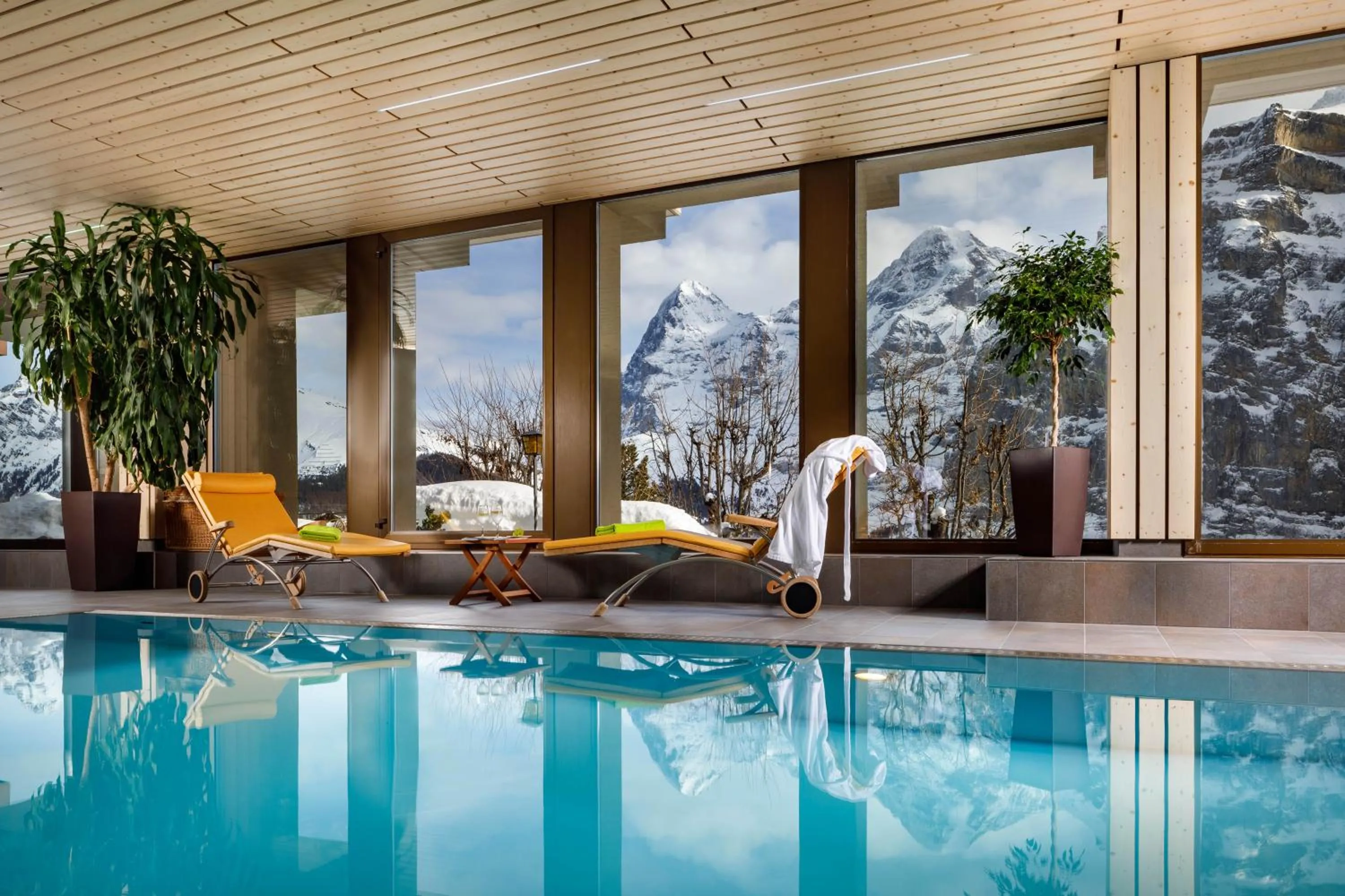 Swimming pool in Eiger Mürren Swiss Quality Hotel