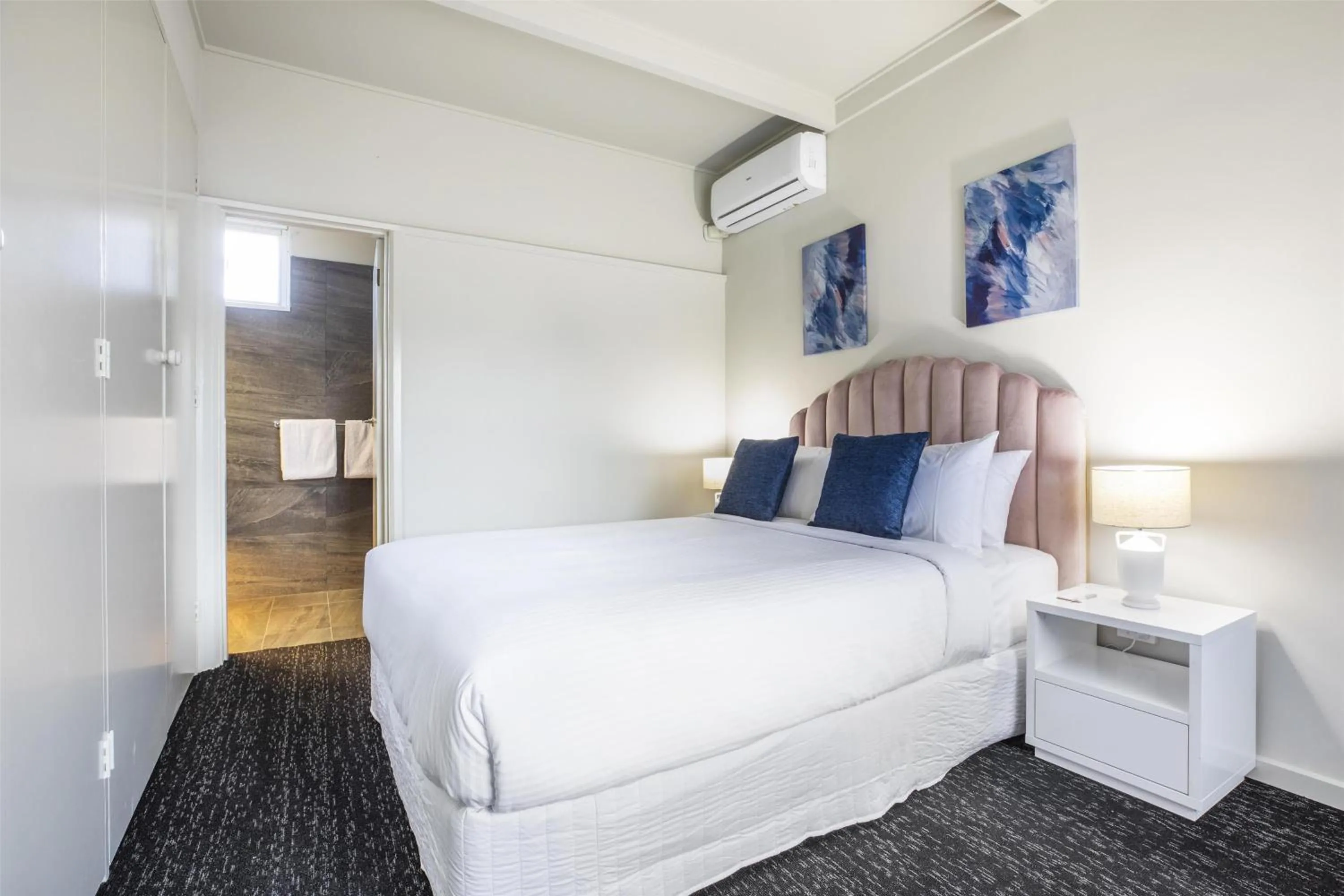 Bedroom, Bed in Nightcap at Sandbelt Hotel