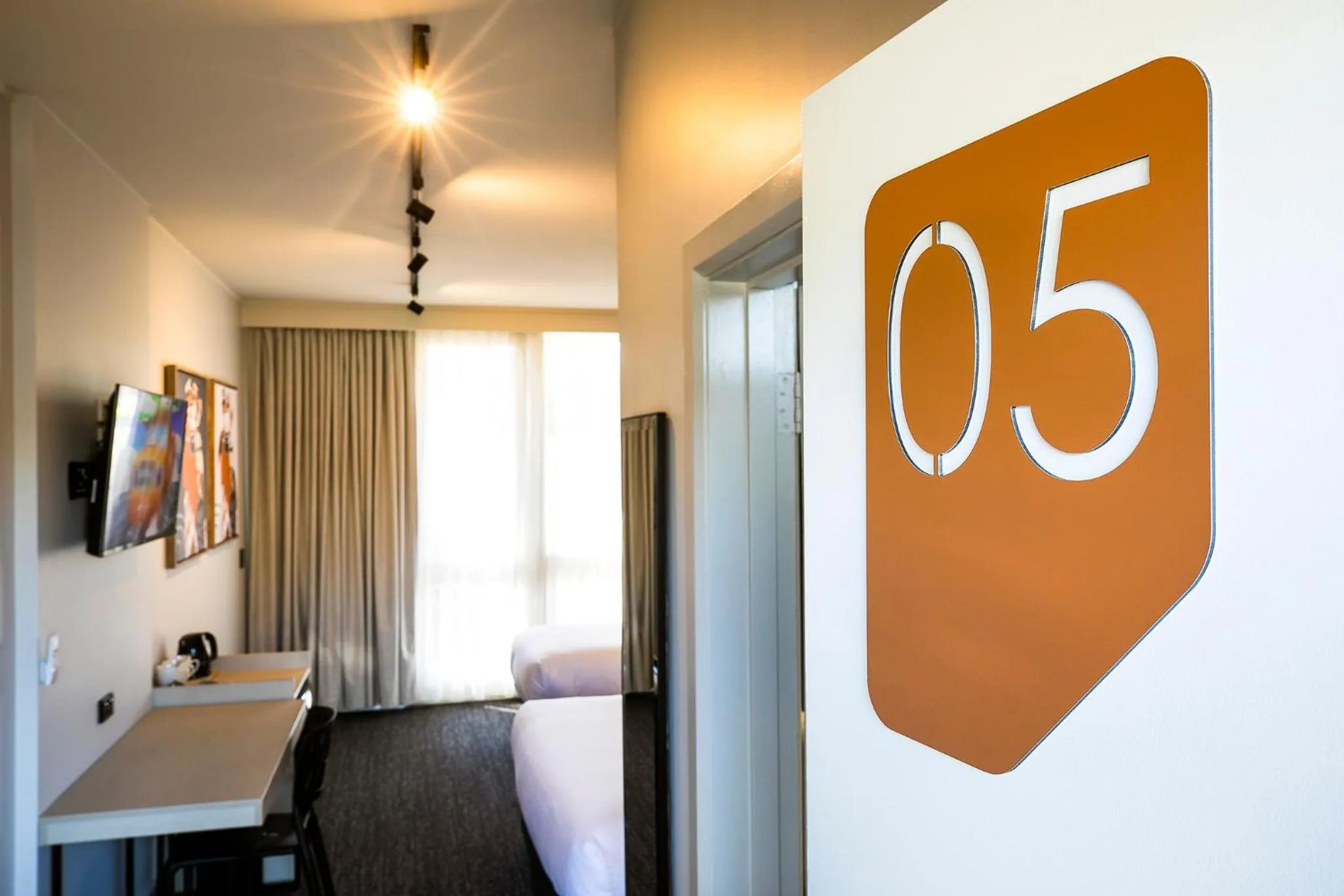 Facade/entrance in Nightcap at Sandown Park Hotel