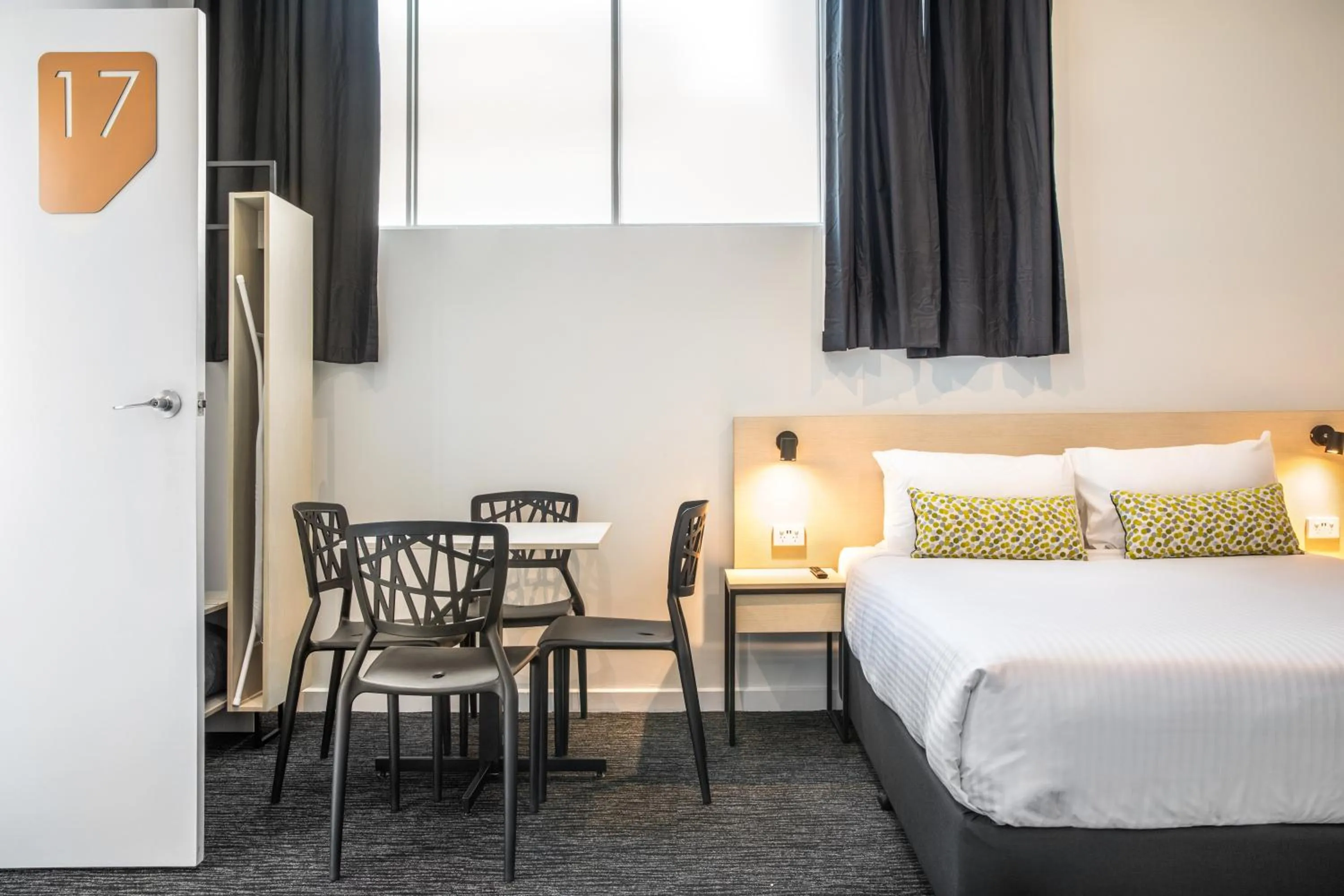 Living room, Bed in Nightcap at Seaford Hotel