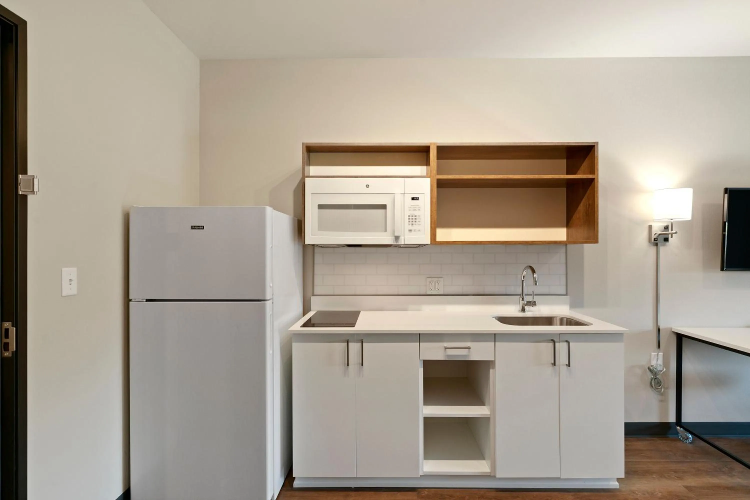 Kitchen or kitchenette in Extended Stay America Premier Suites - Tampa - Fairgrounds - Casino