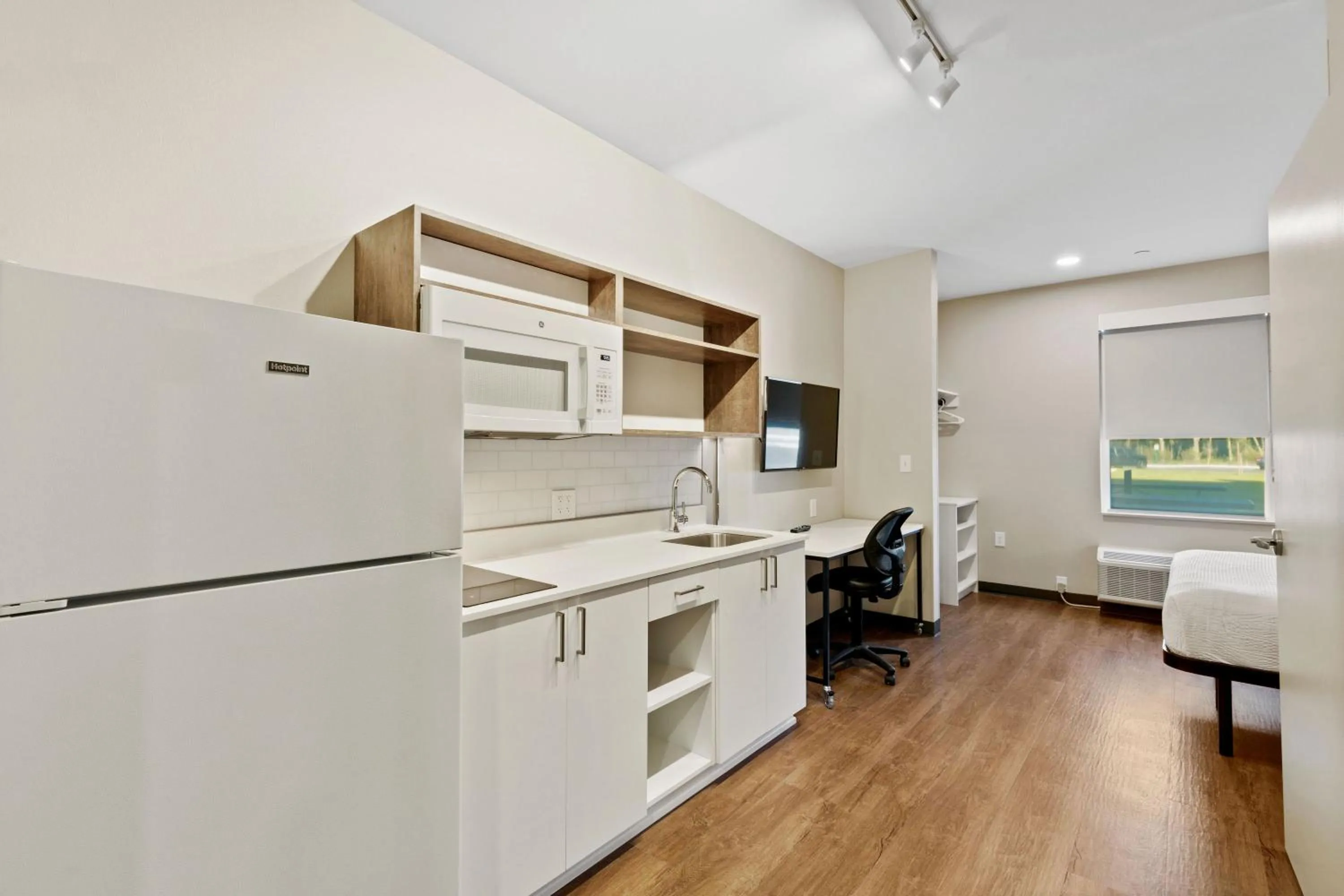 Kitchen or kitchenette in Extended Stay America Premier Suites - Tampa - Fairgrounds - Casino