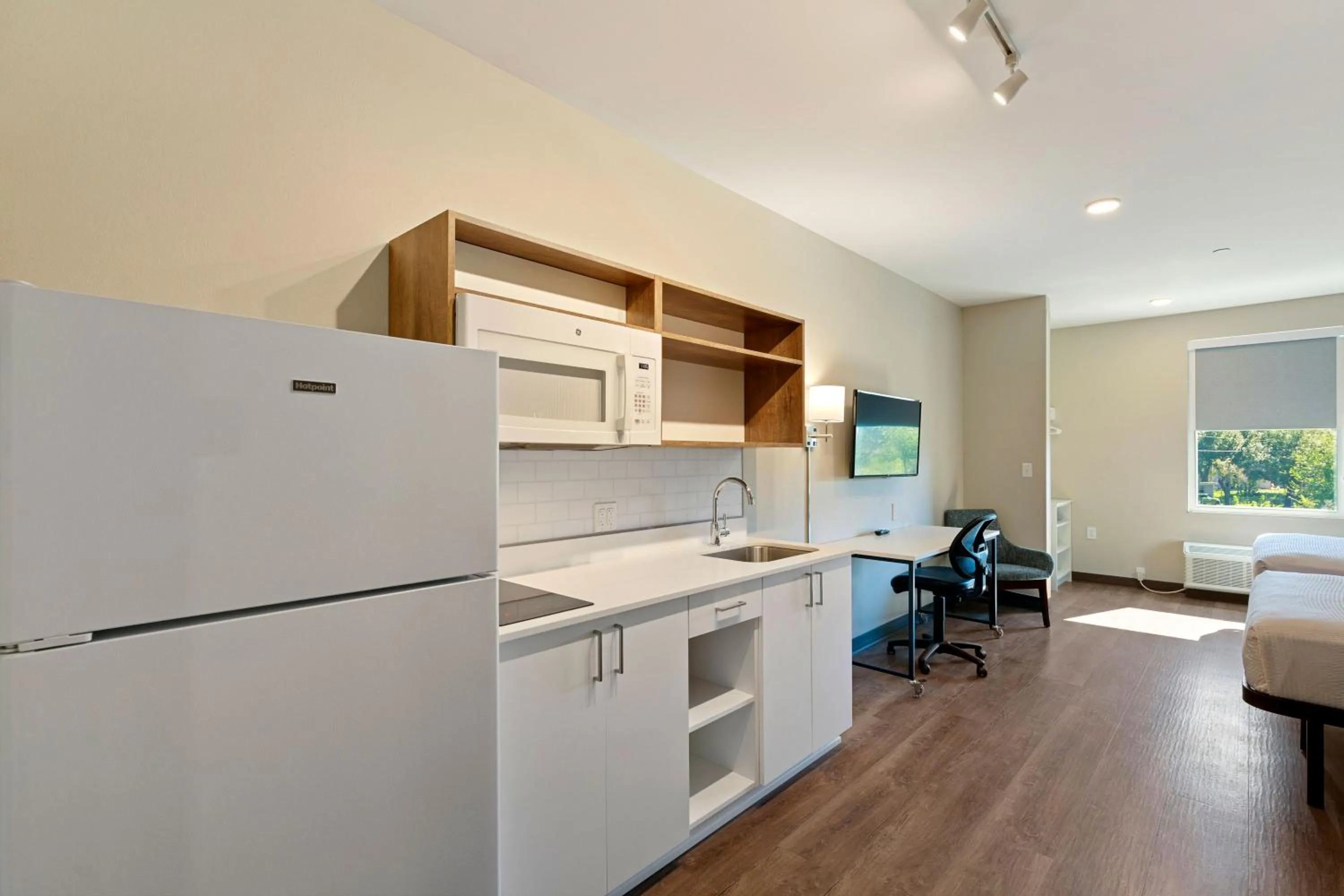Kitchen or kitchenette in Extended Stay America Premier Suites - Tampa - Fairgrounds - Casino
