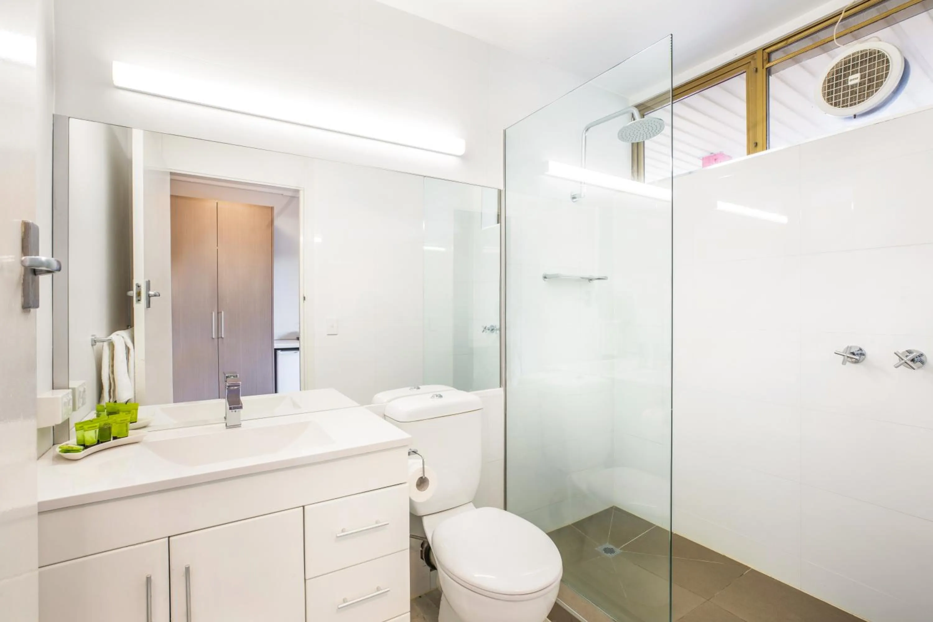 Shower in Nightcap at Shoppingtown Hotel