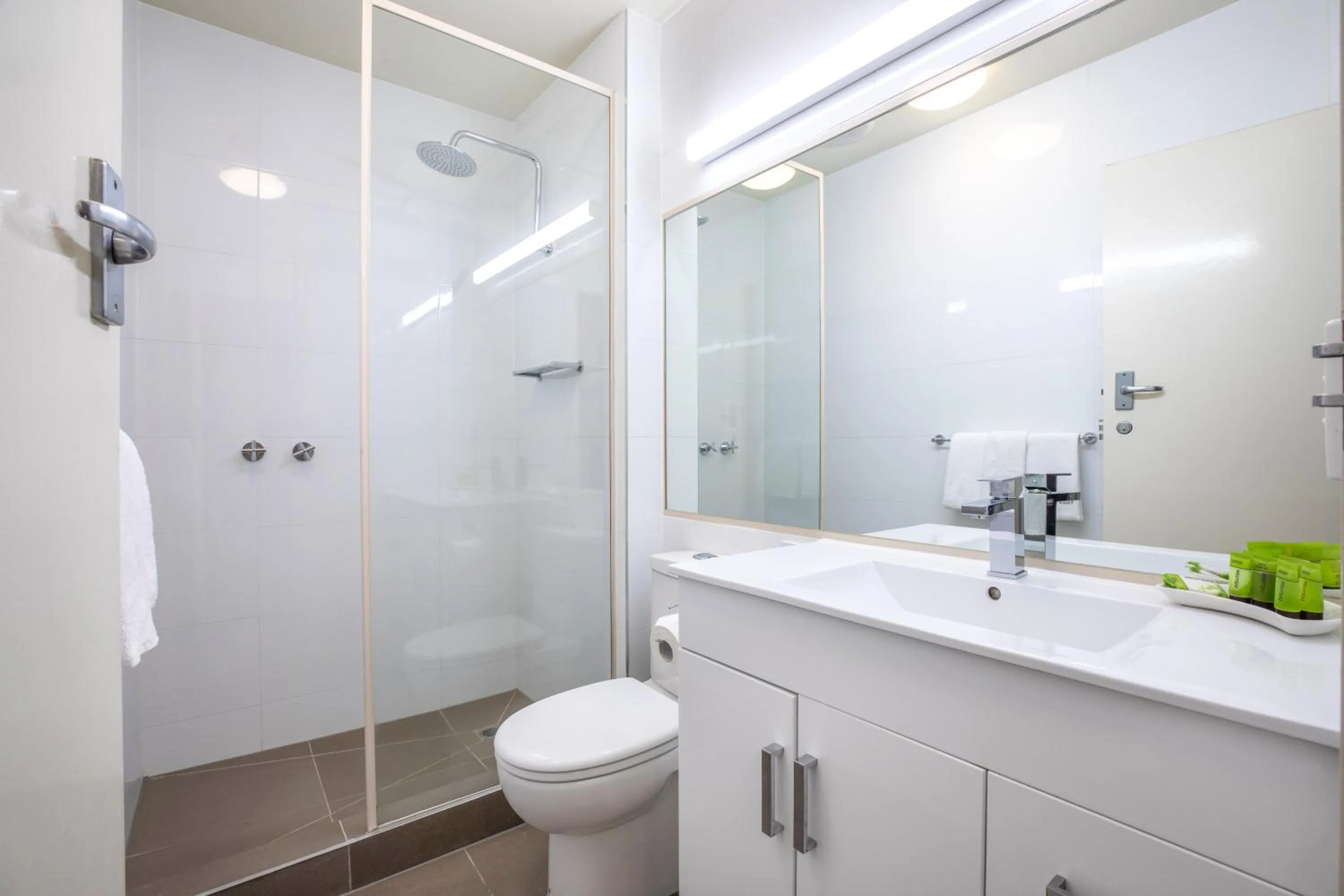 Shower in Nightcap at Shoppingtown Hotel