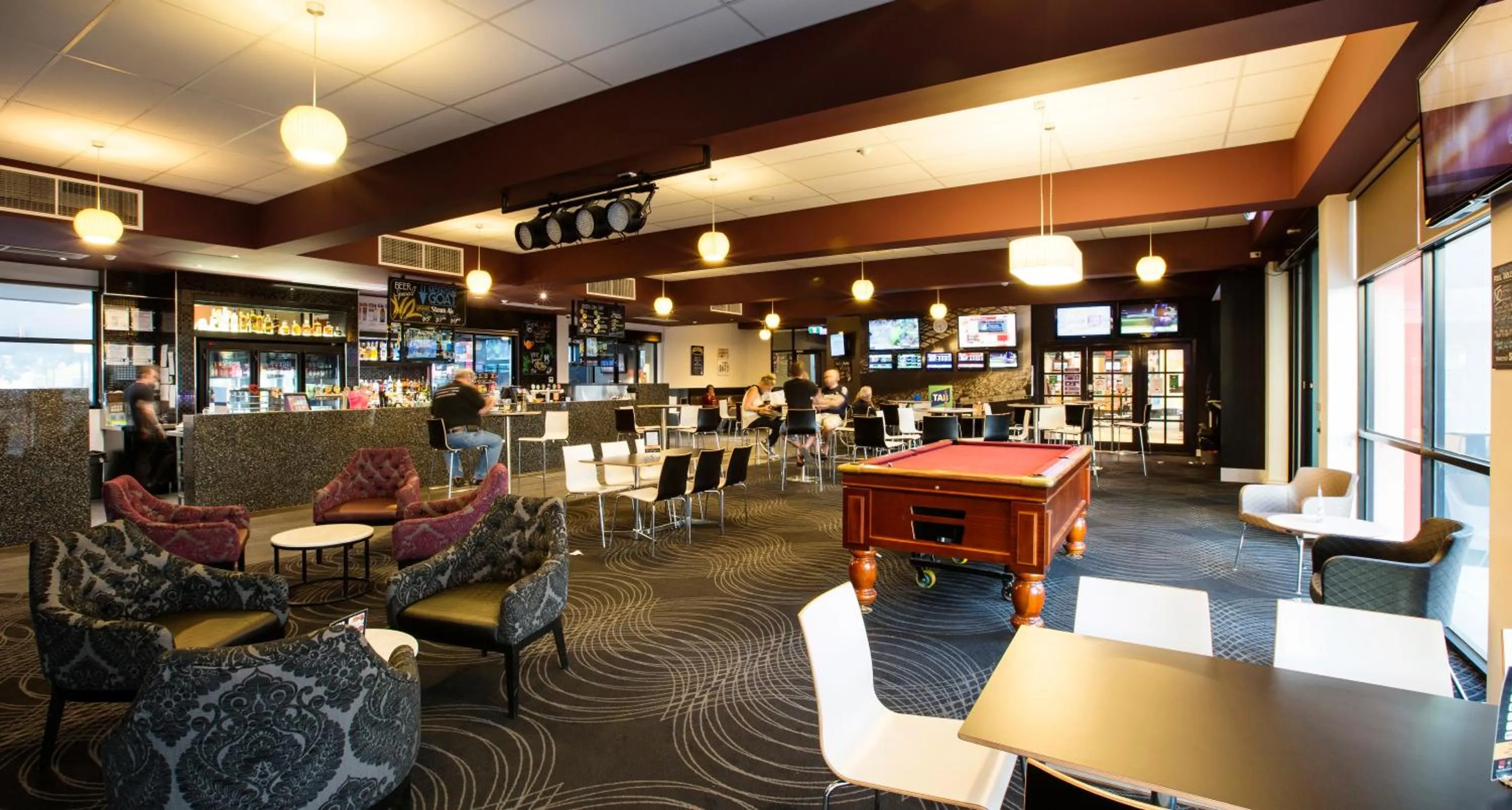 Lounge or bar in Nightcap at Skyways Hotel