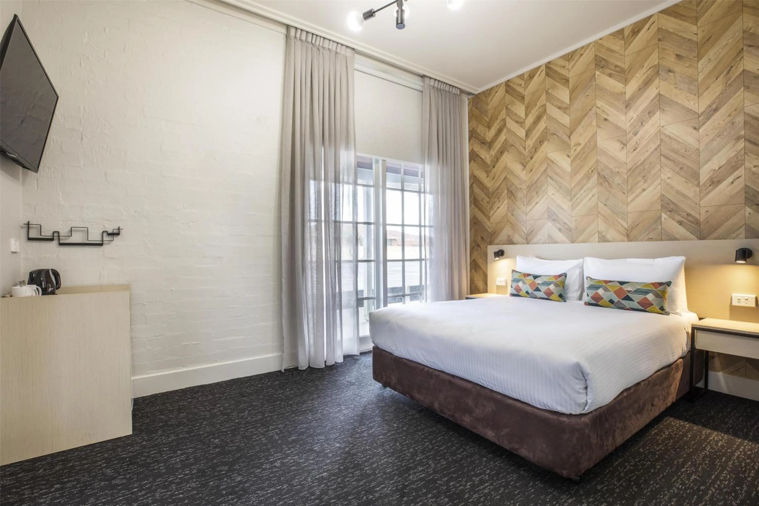 Bedroom, Bed in Nightcap at Sylvania Hotel