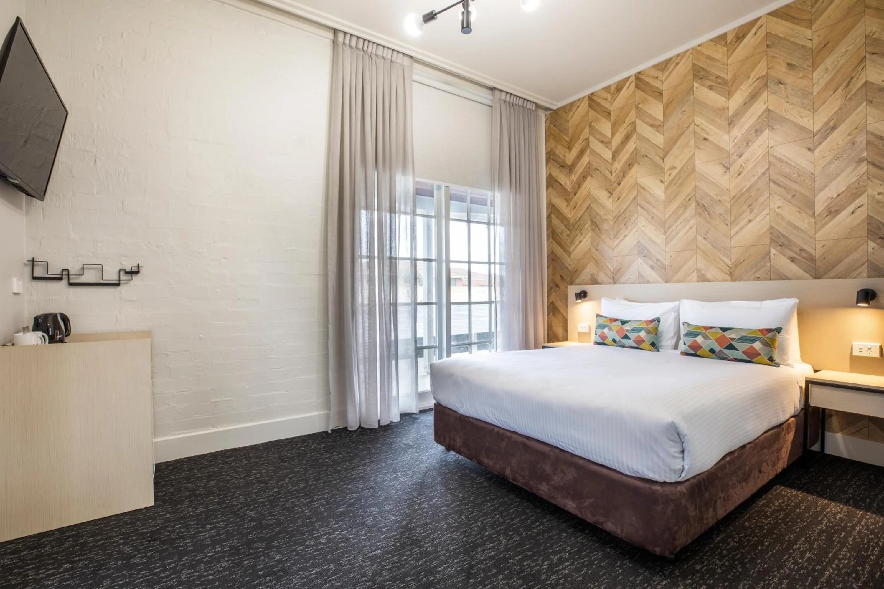 Photo of the whole room, Bed in Nightcap at Sylvania Hotel