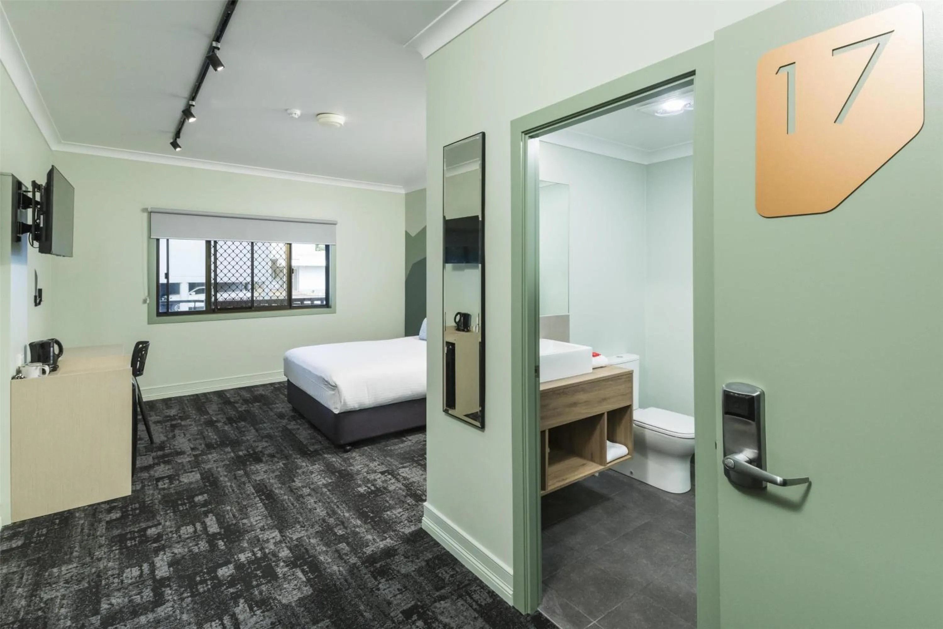 Bedroom, Bed in Nightcap at Atherton Hotel