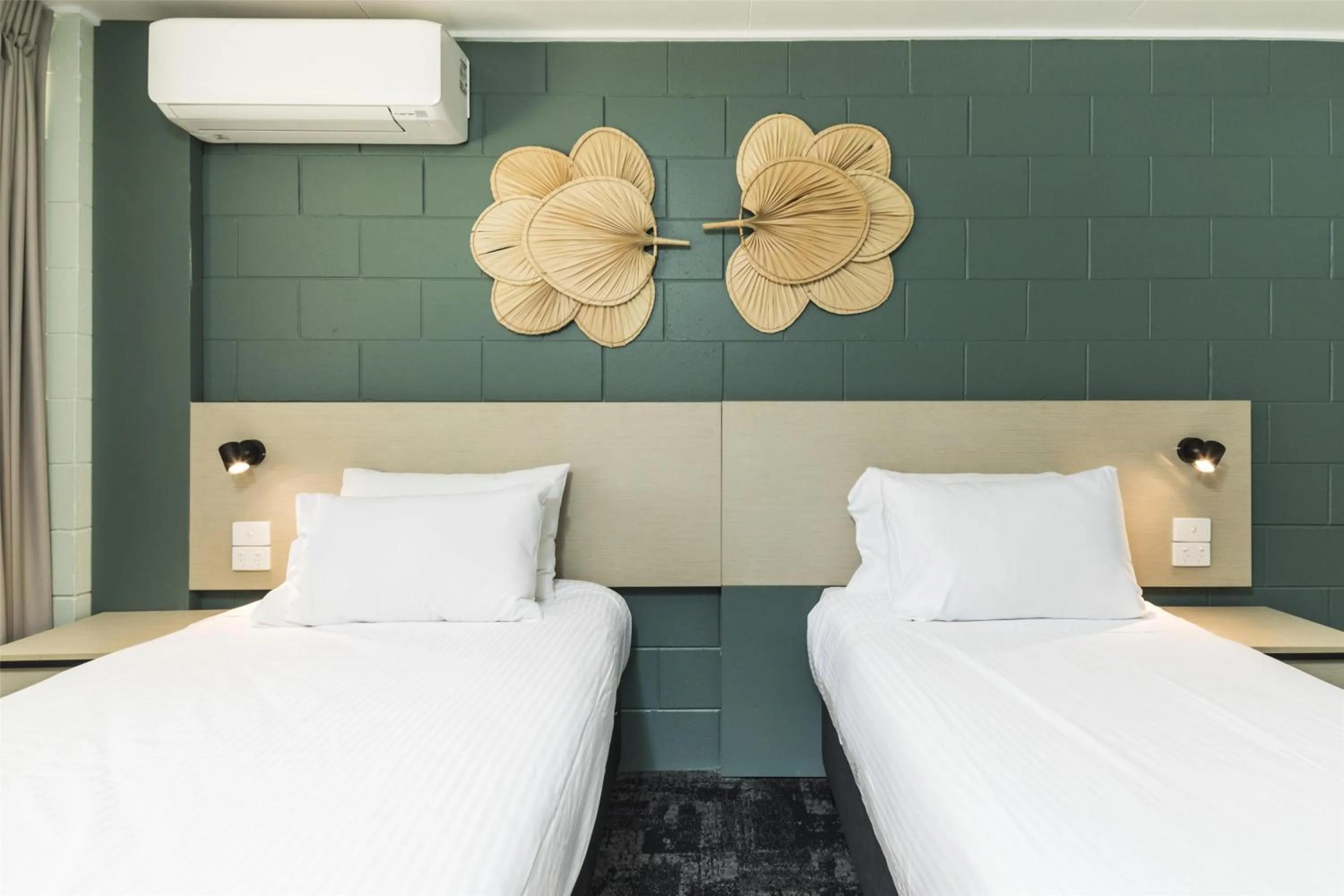 Bedroom, Bed in Nightcap at Atherton Hotel