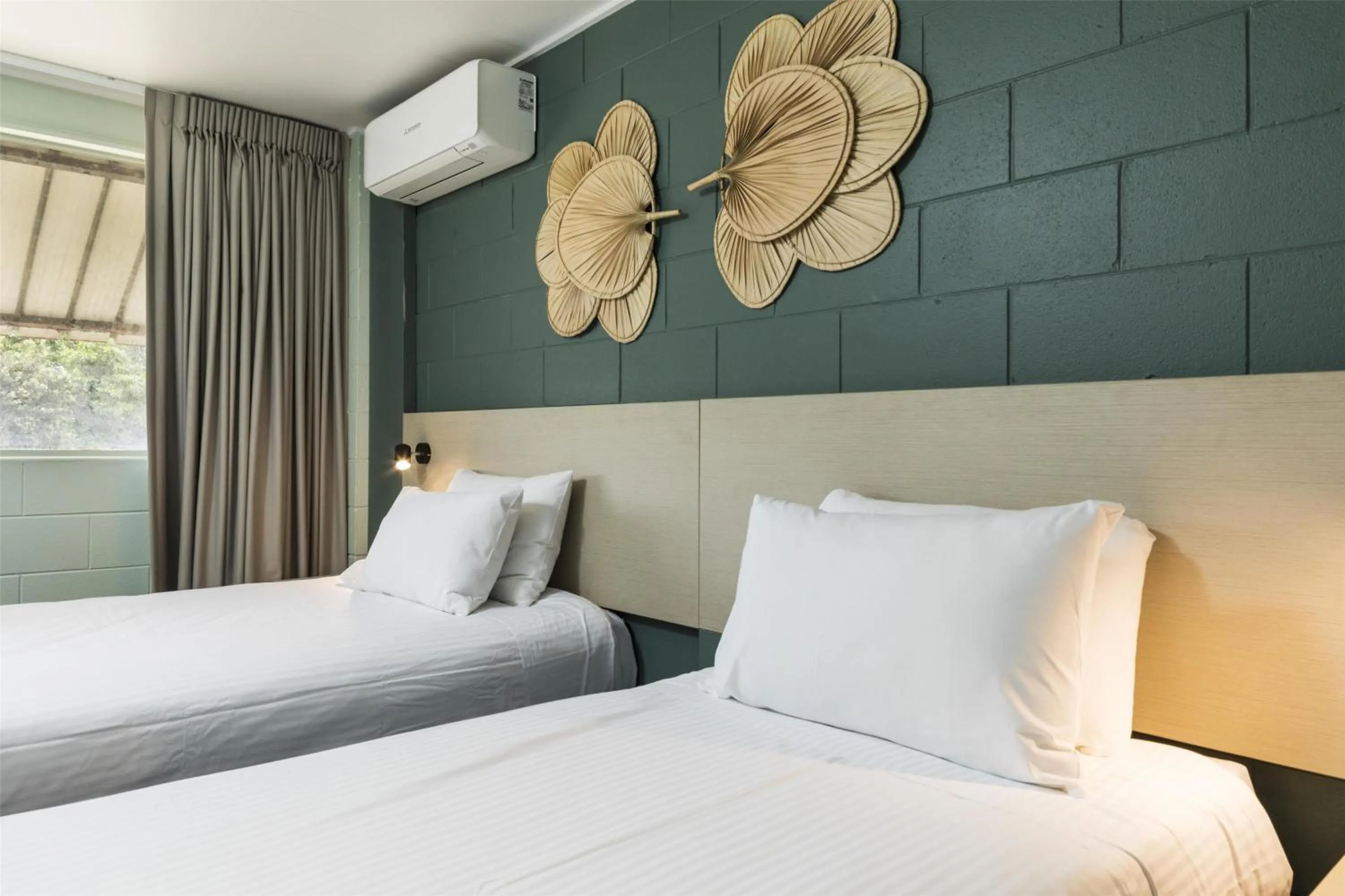 Bedroom, Bed in Nightcap at Atherton Hotel