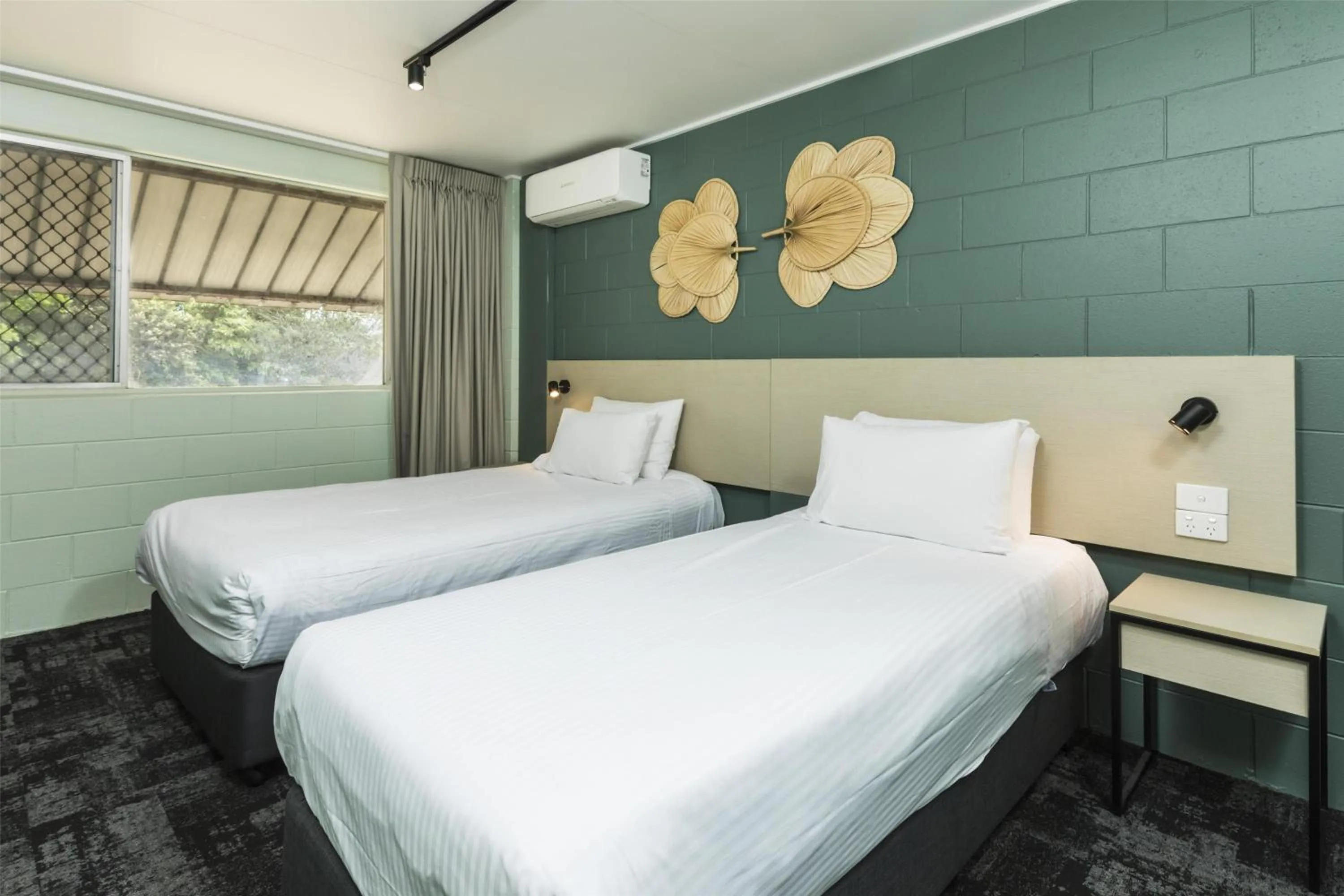 Bedroom, Bed in Nightcap at Atherton Hotel