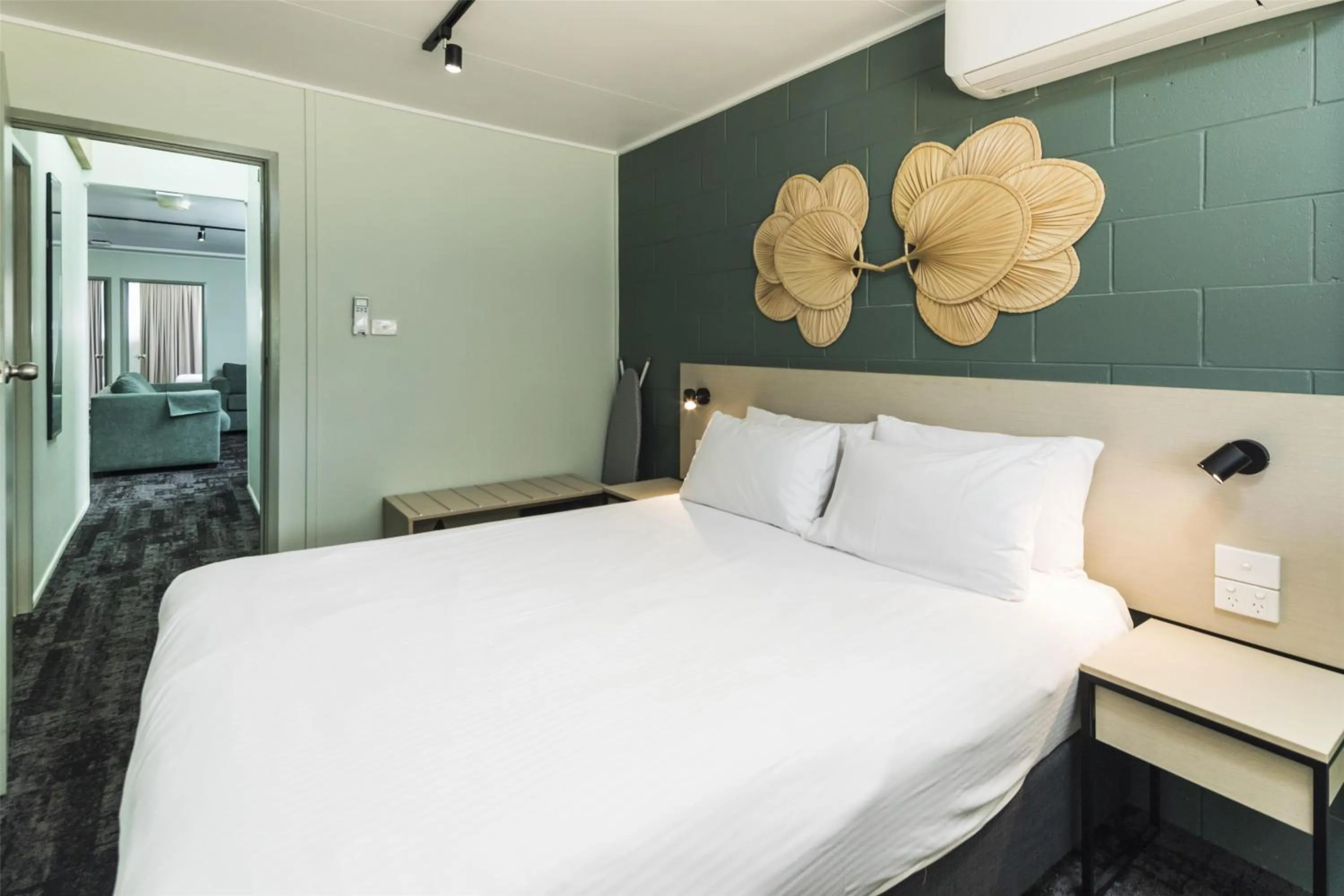 Bedroom, Bed in Nightcap at Atherton Hotel