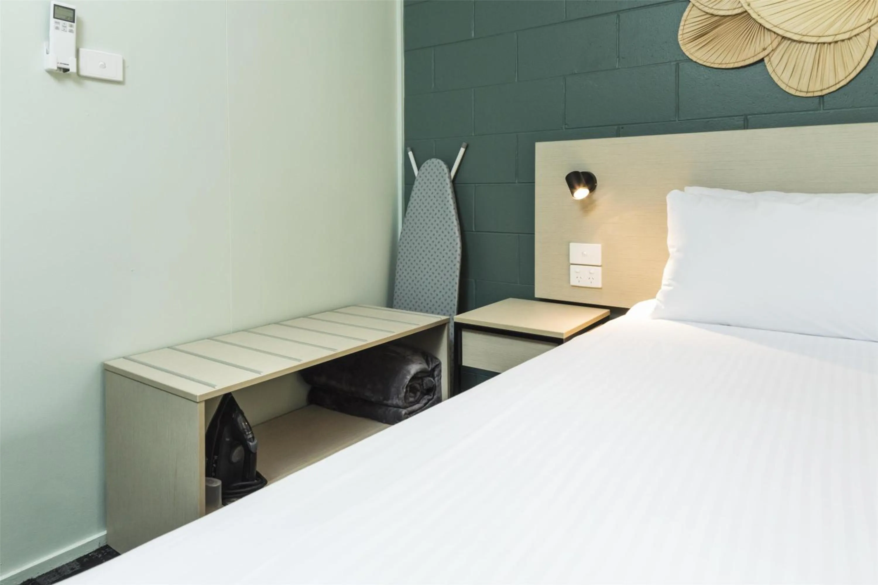 Bedroom, Bed in Nightcap at Atherton Hotel