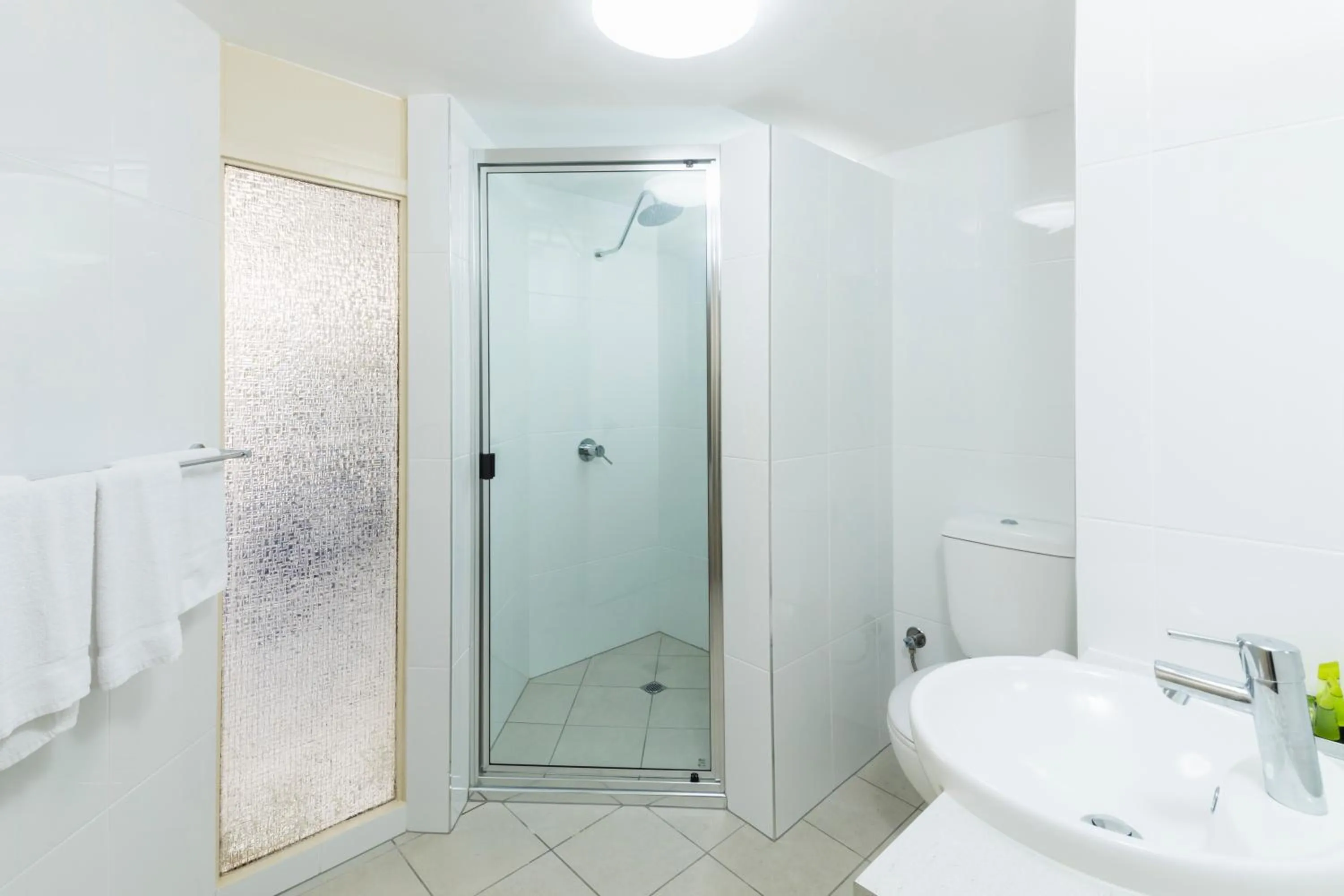 Shower in Nightcap At Balaclava Hotel