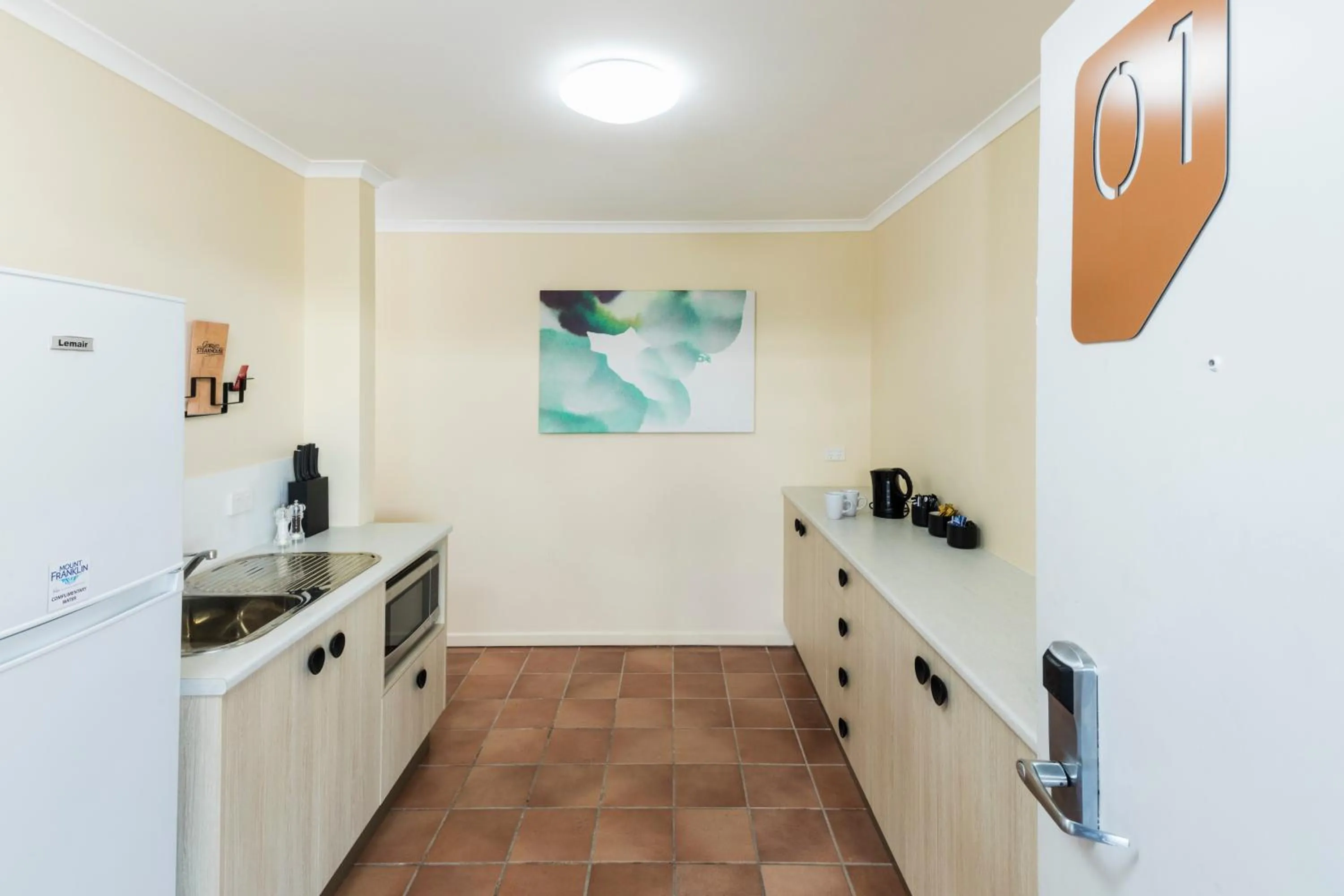 Kitchen or kitchenette in Nightcap At Balaclava Hotel