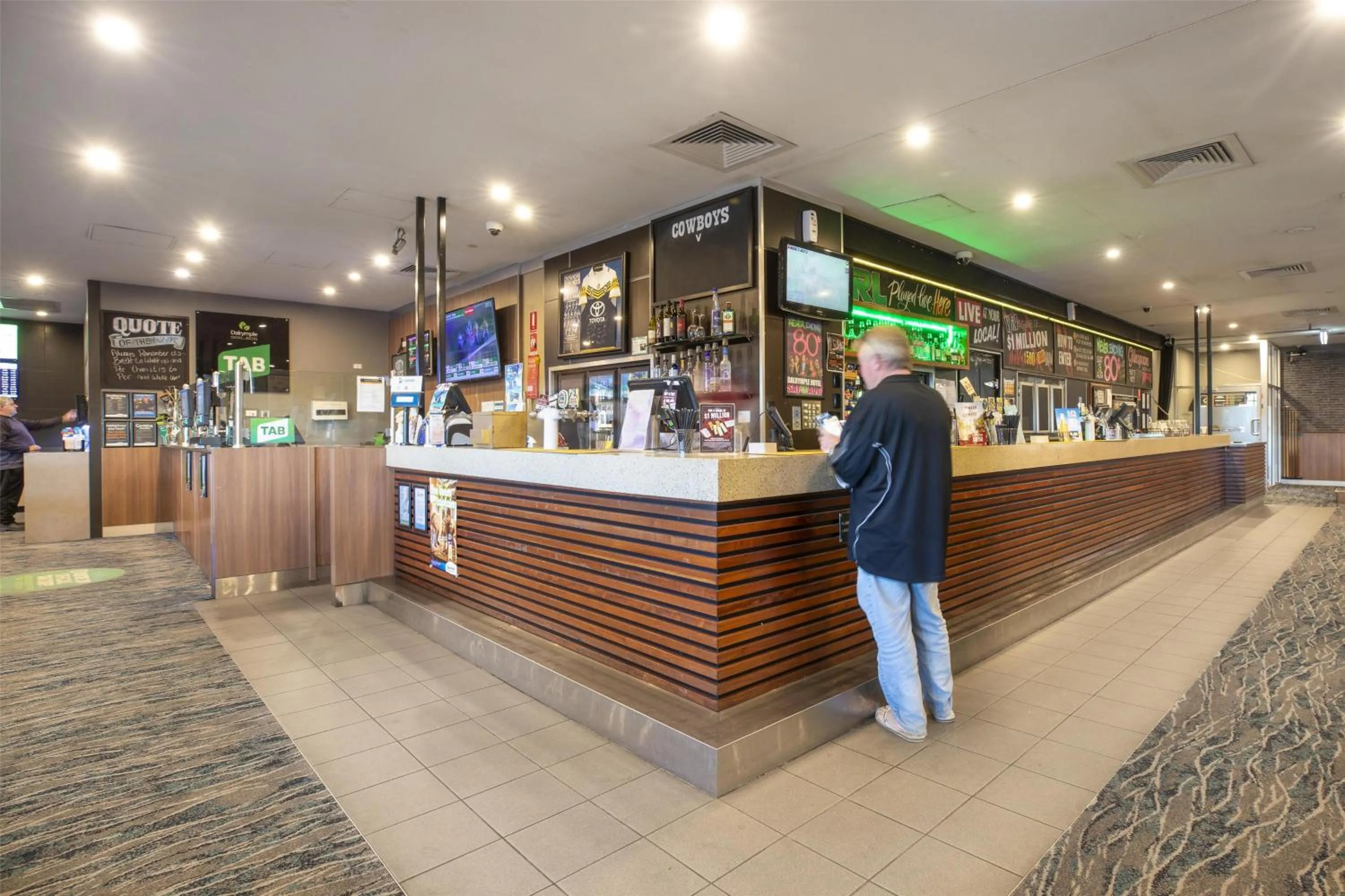 Lounge or bar in Nightcap at Dalrymple Hotel