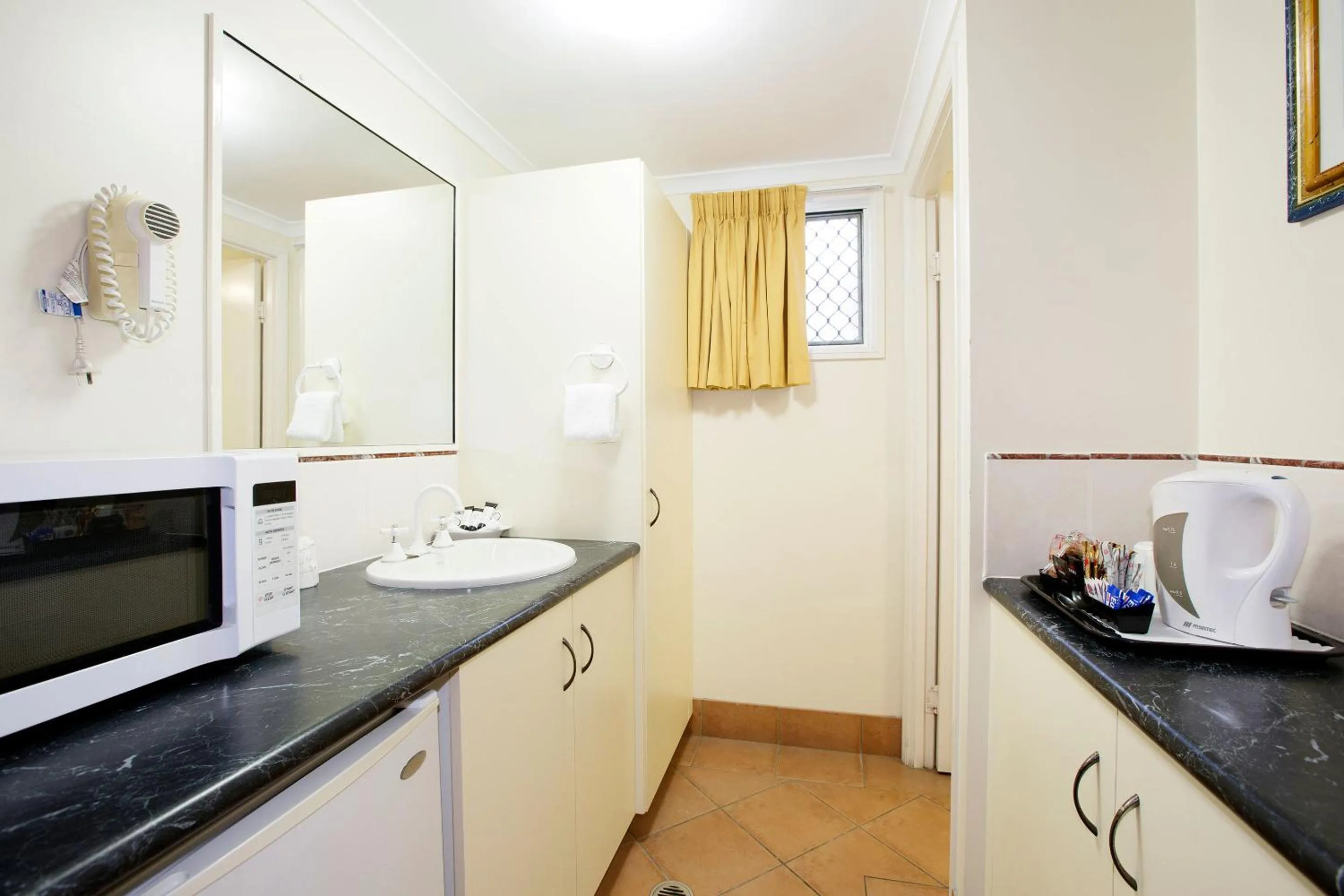 Bathroom in Glenmore Tavern