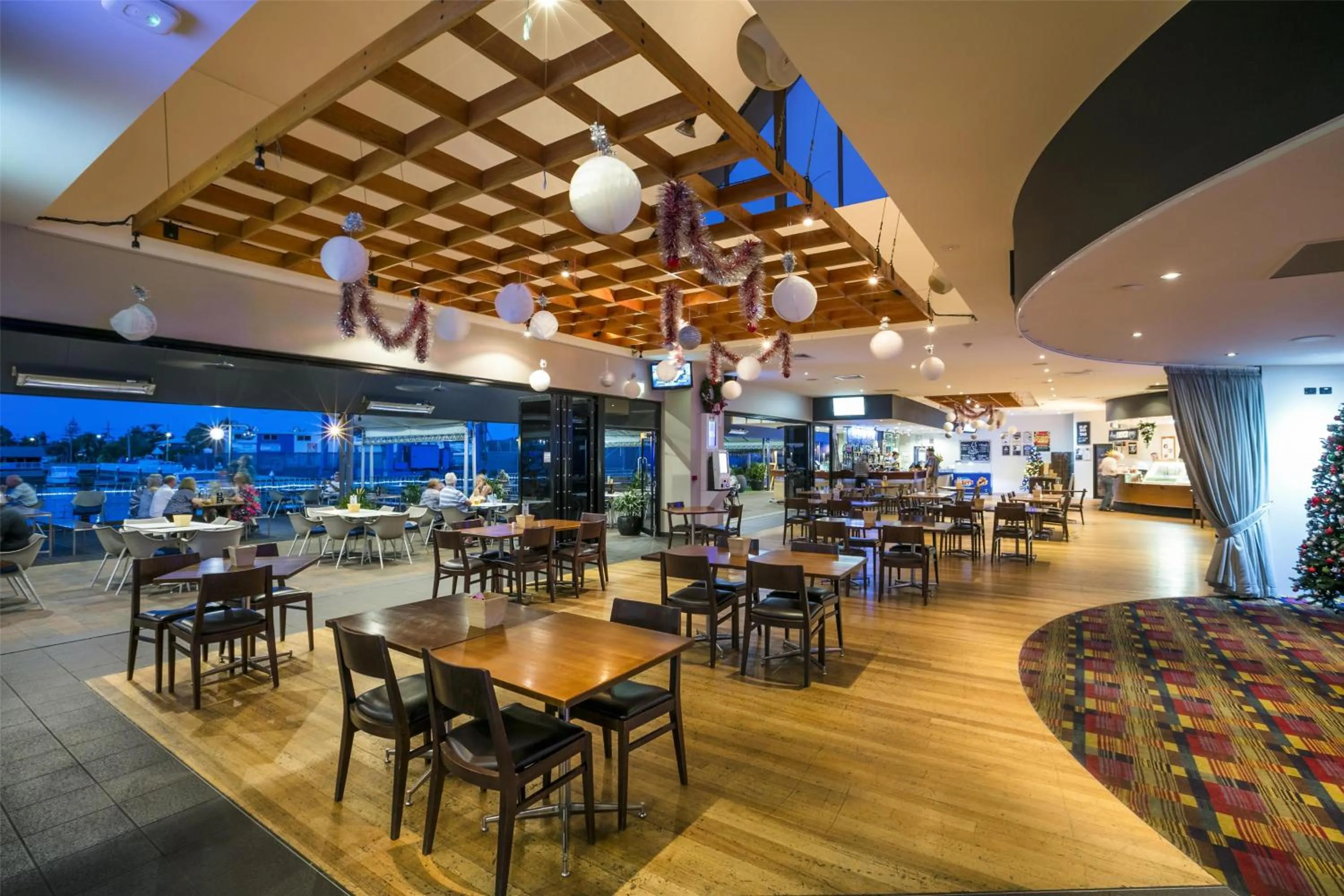 Restaurant/places to eat in Nightcap at Kawana Waters Hotel