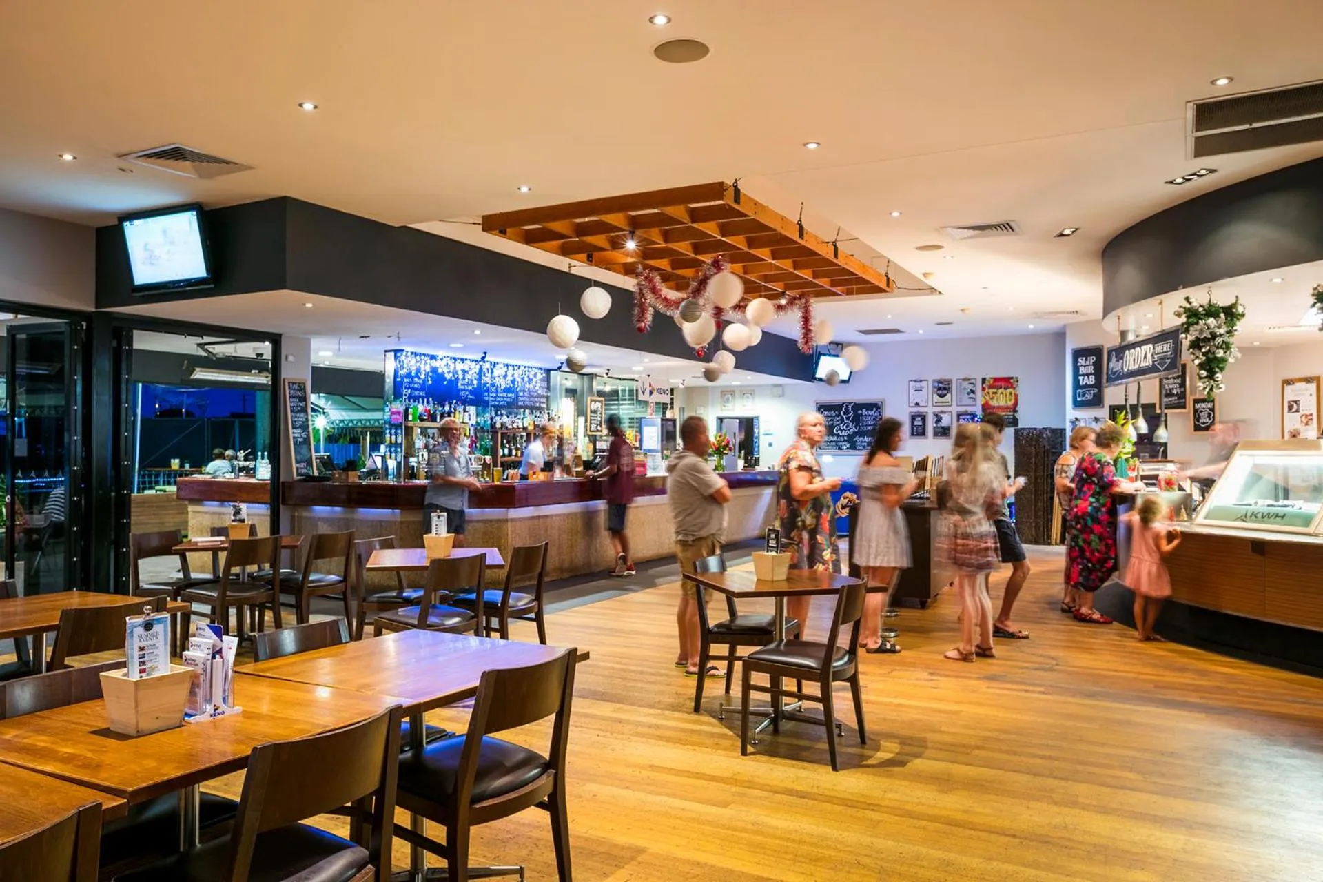 Restaurant/places to eat in Nightcap at Kawana Waters Hotel