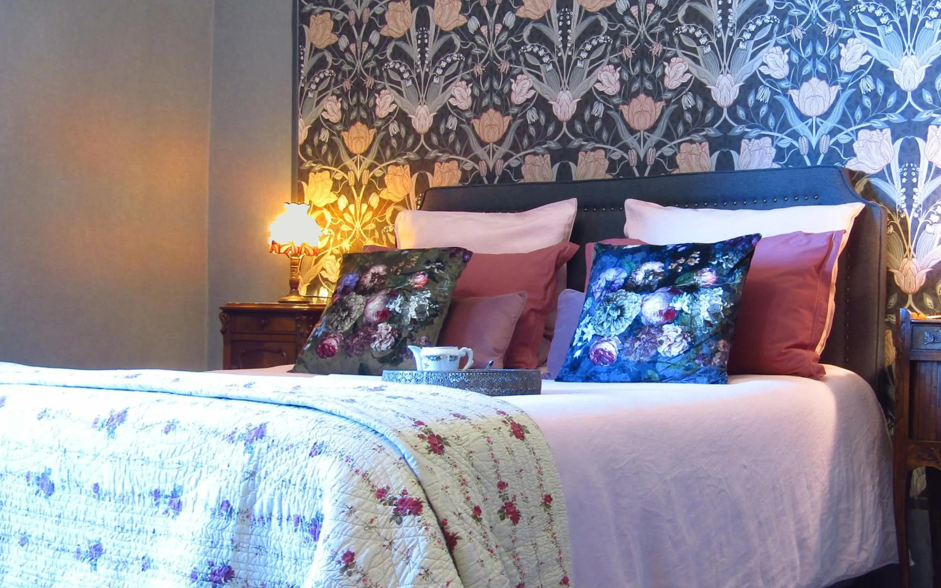 Property building, Bed in La Bastide de Canaules