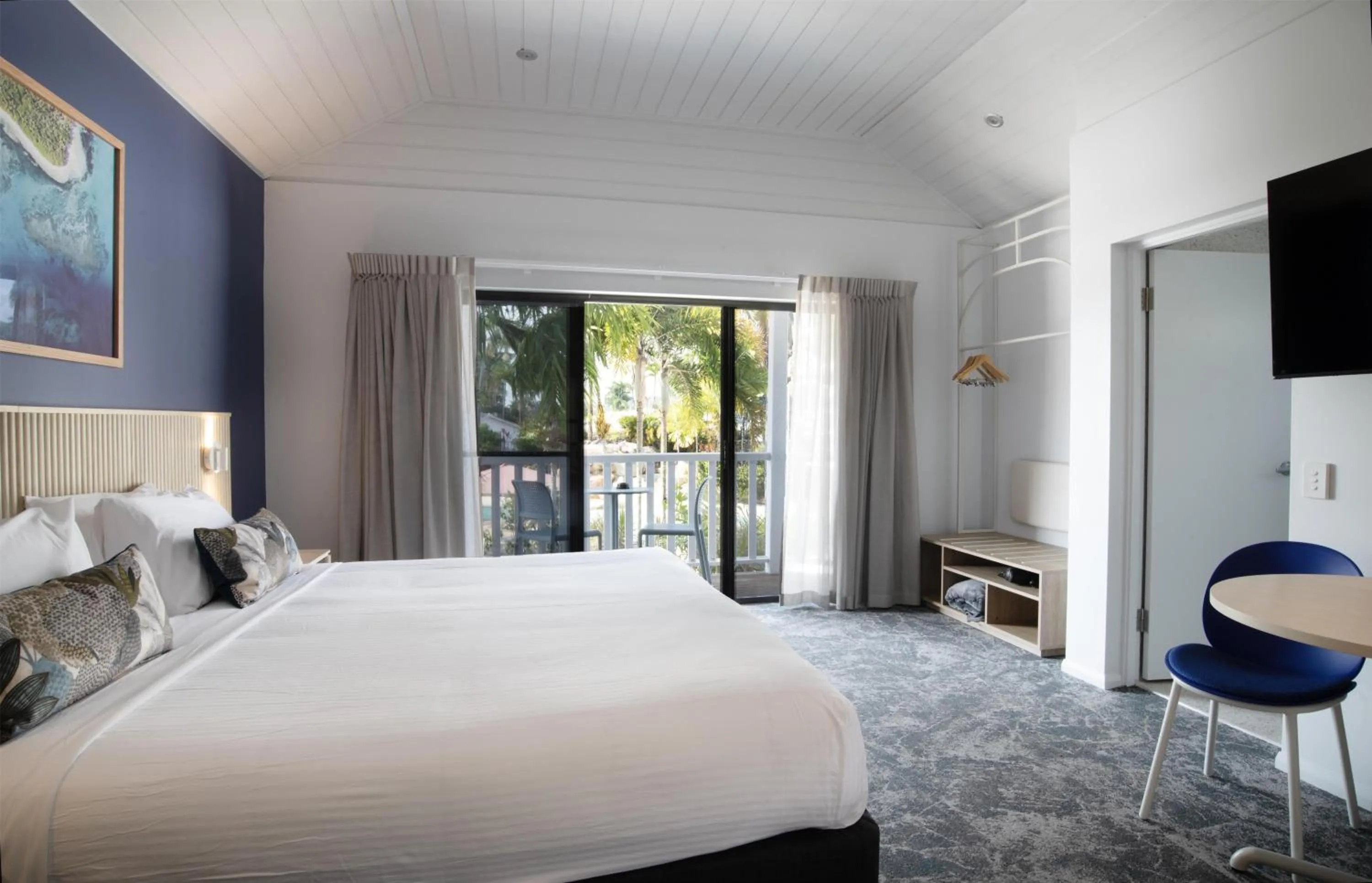 Bedroom, Bed in Nightelier Mission Beach