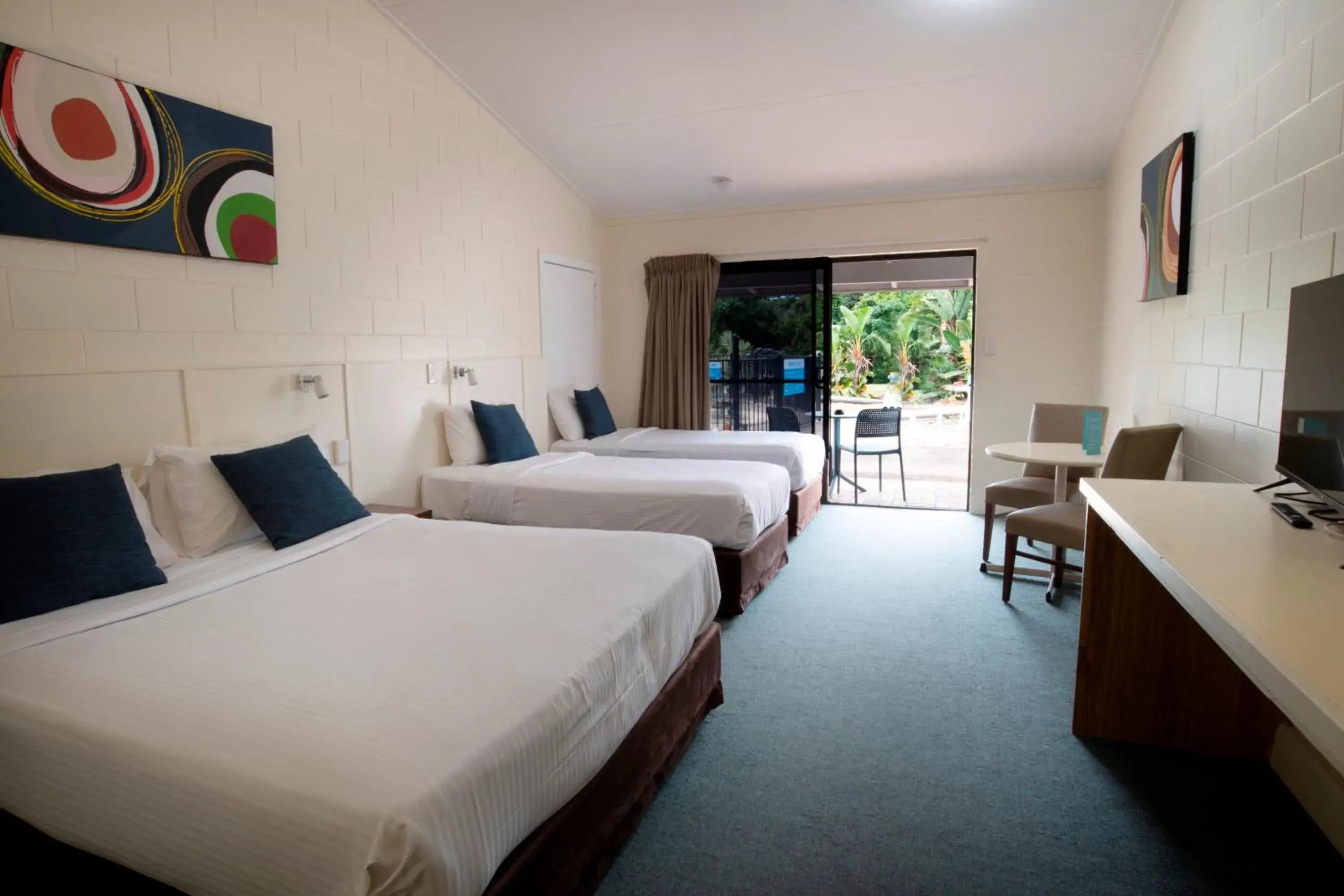 Family Room in Mission Beach Resort Family Room in Mission Beach Resort