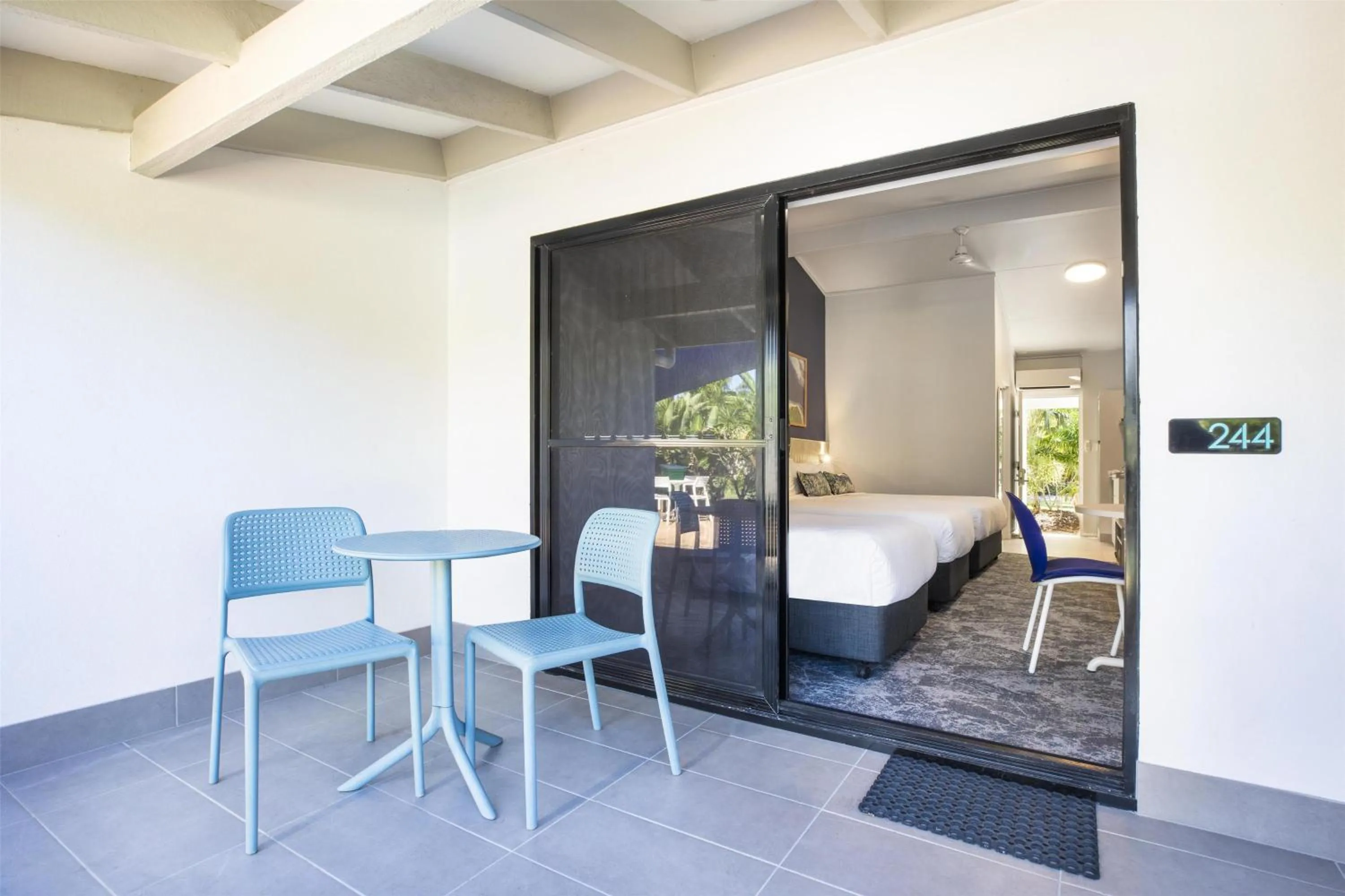 Beach in Nightelier Mission Beach