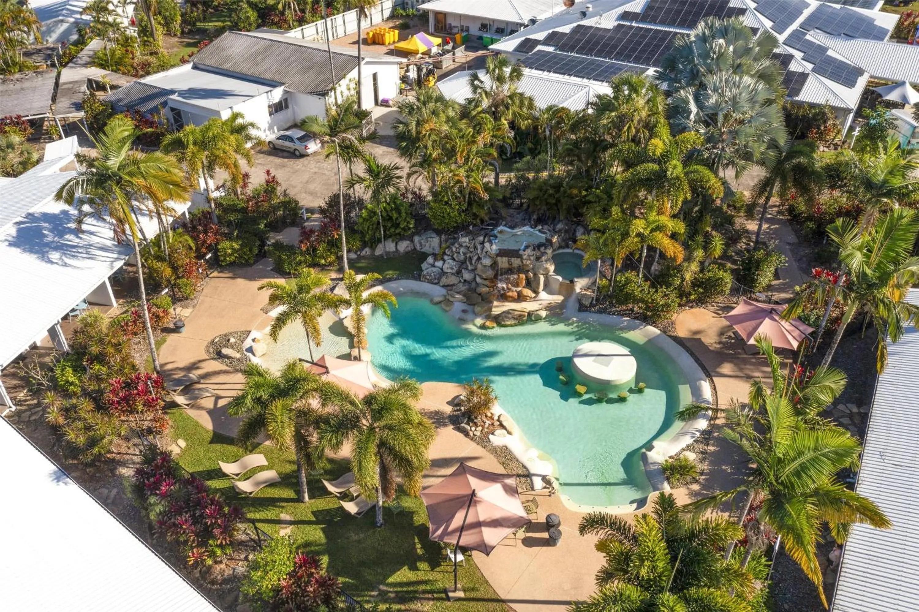 Beach in Nightelier Mission Beach