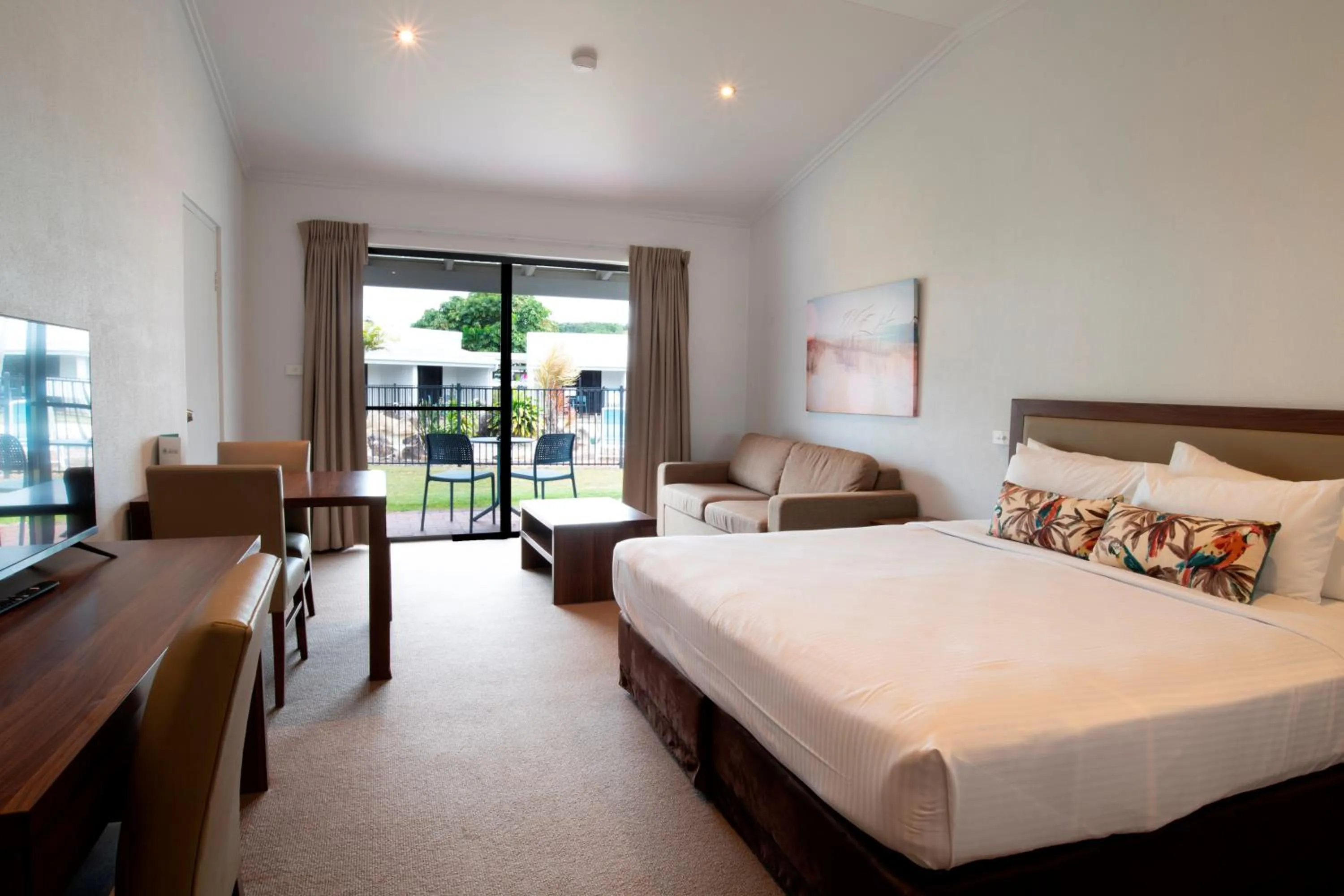 Studio Queen and Sofa in Mission Beach Resort