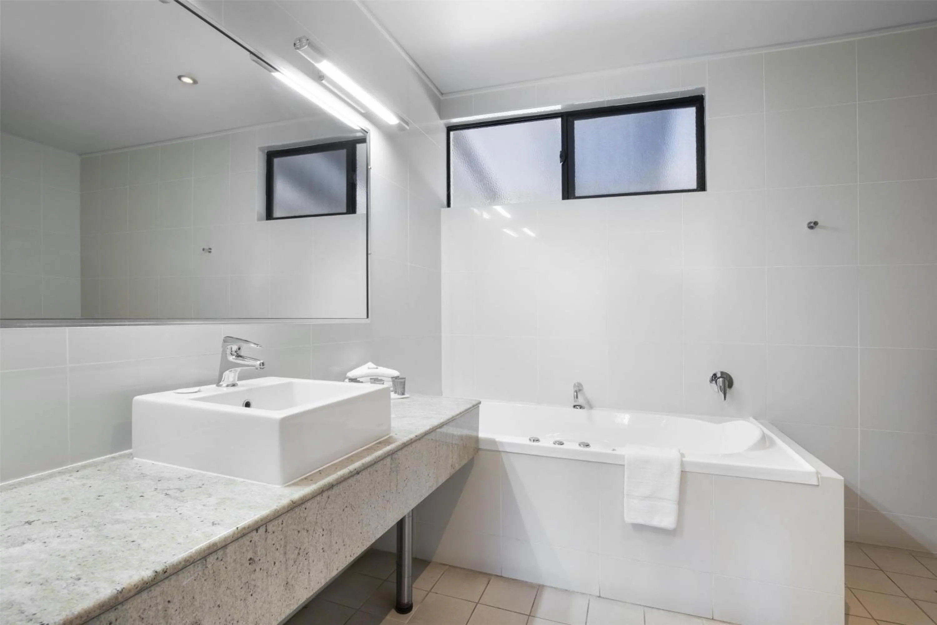 Bathroom in Nightelier Mission Beach