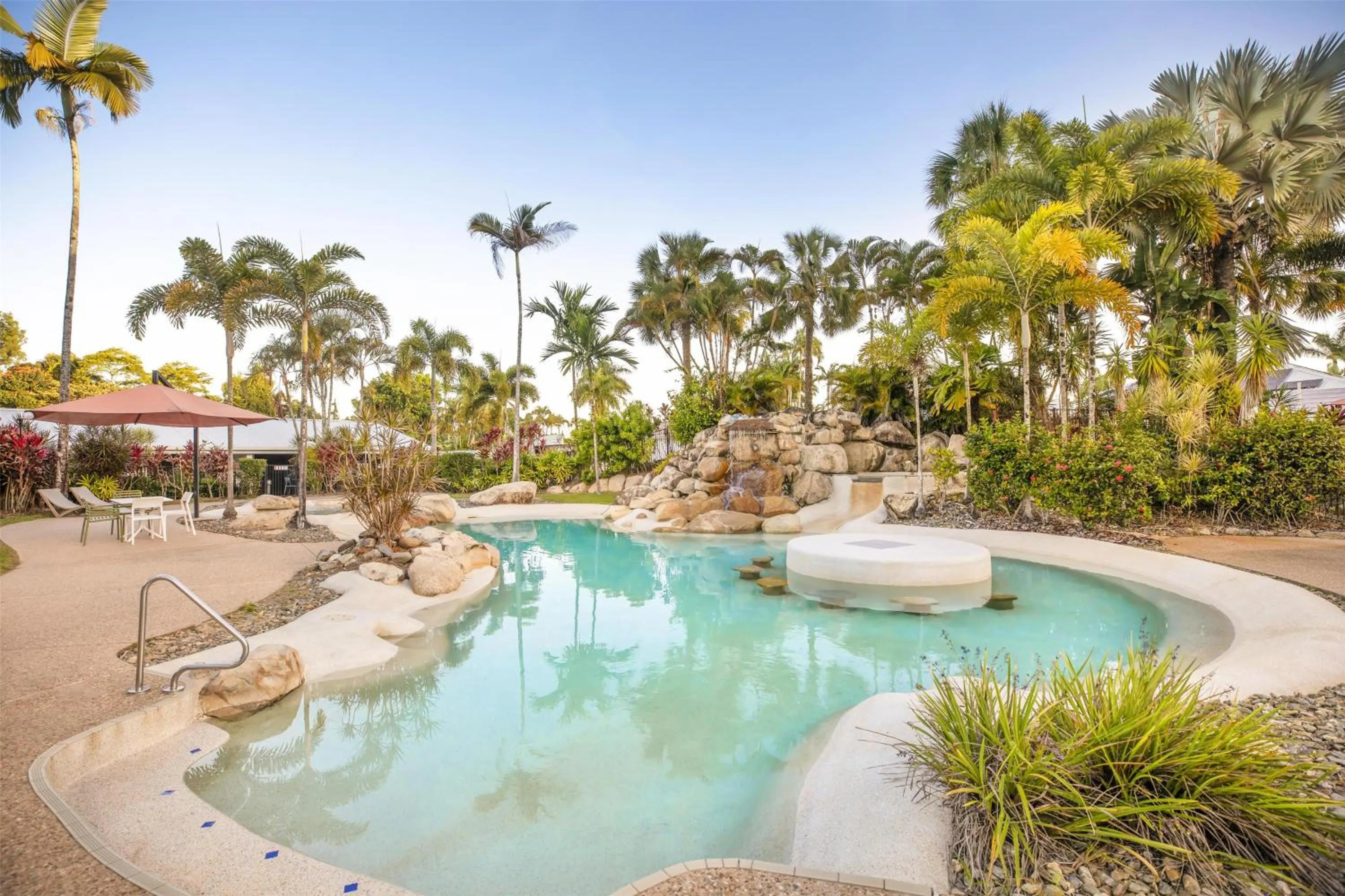 Pool view in Nightelier Mission Beach