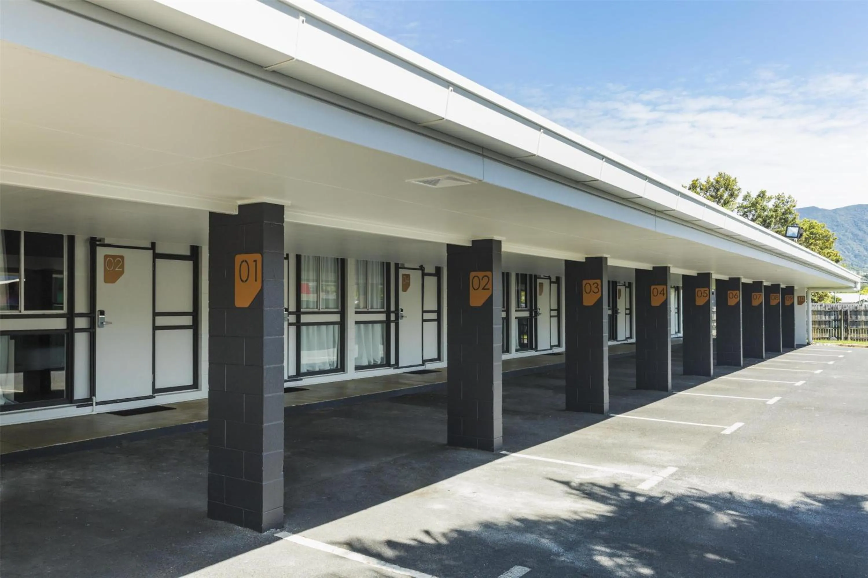 Parking in Nightcap at Edge Hill Tavern