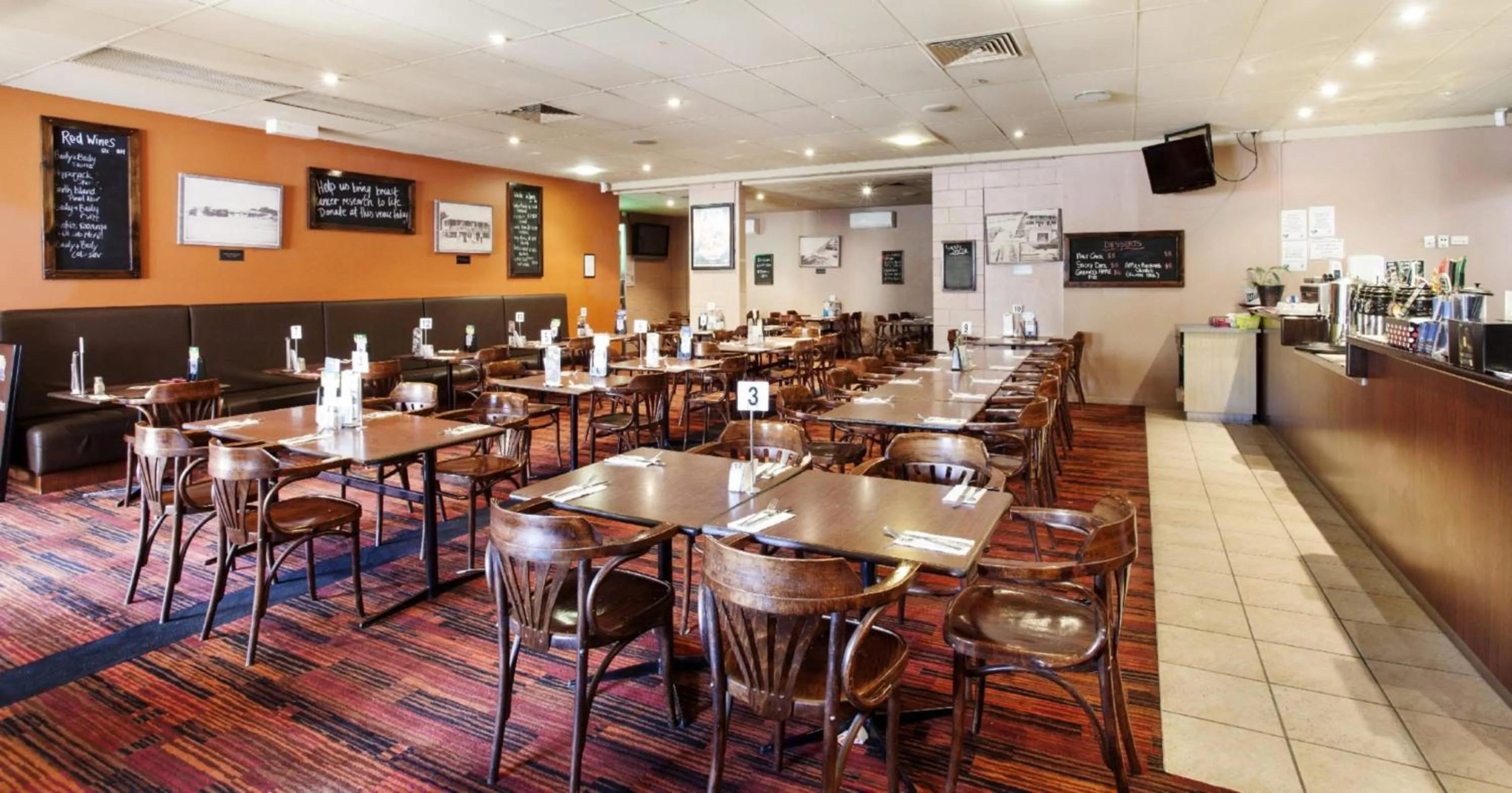 Restaurant/places to eat in Upper Ross Hotel